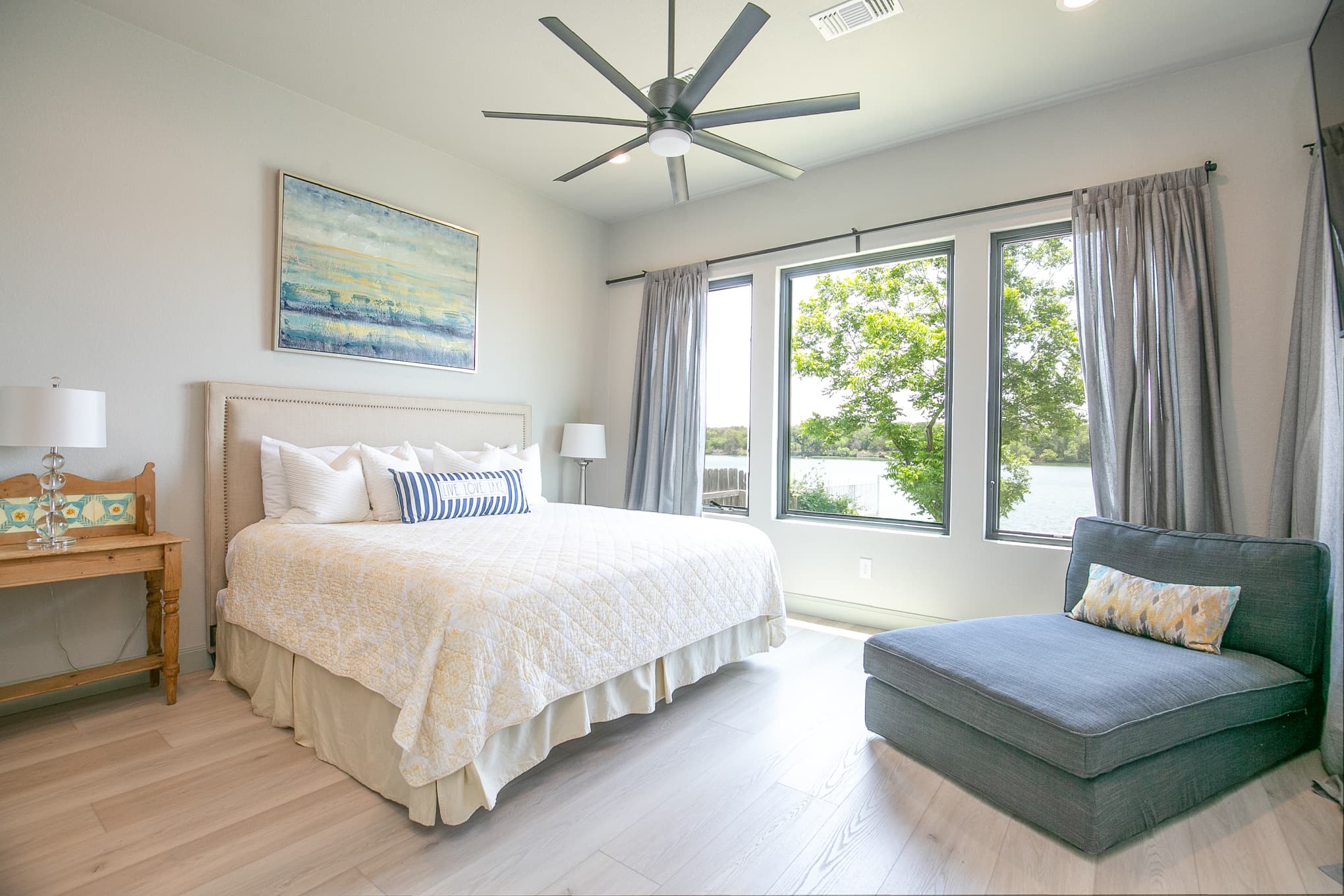 Bedroom 1 - Primary w/ensuite bathroom