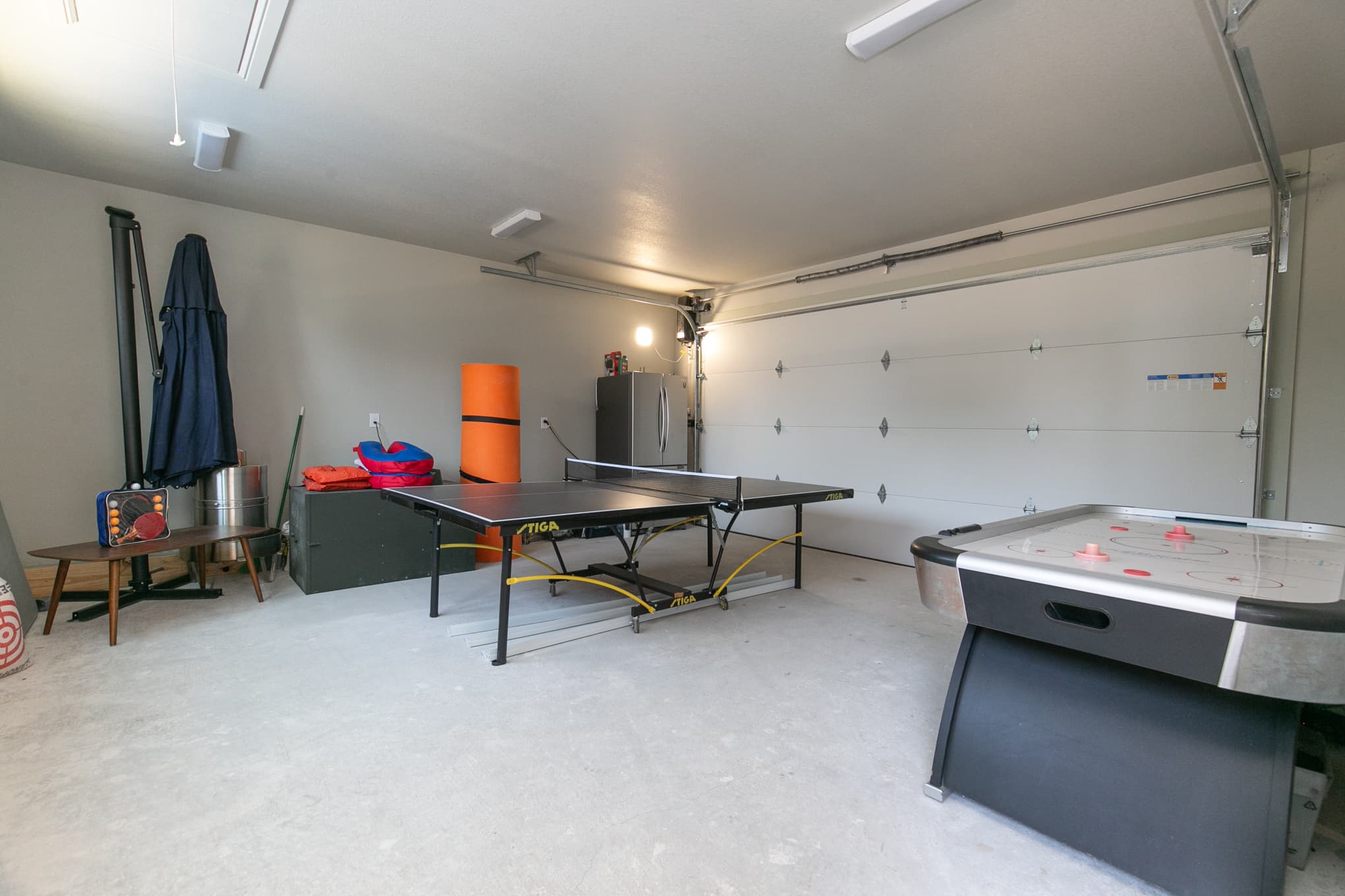 Gameroom - Ping pong and air hockey