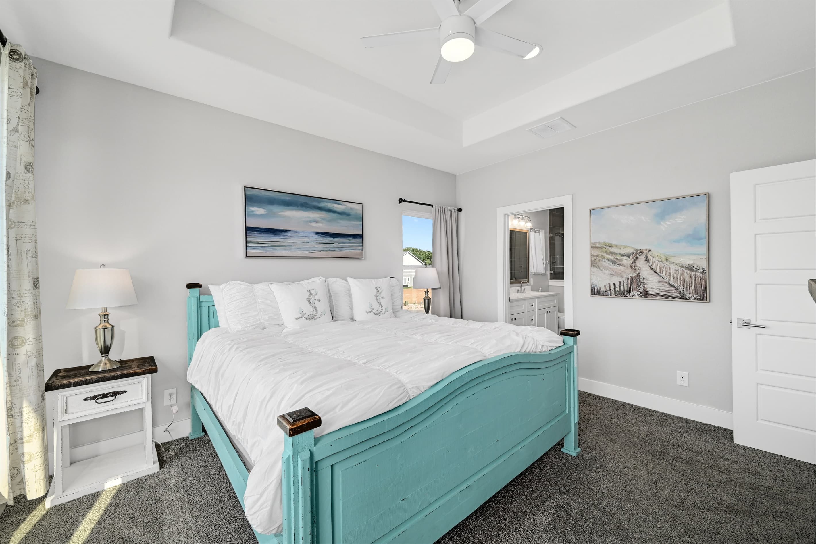 Bedroom 1 w/ensuite bathroom