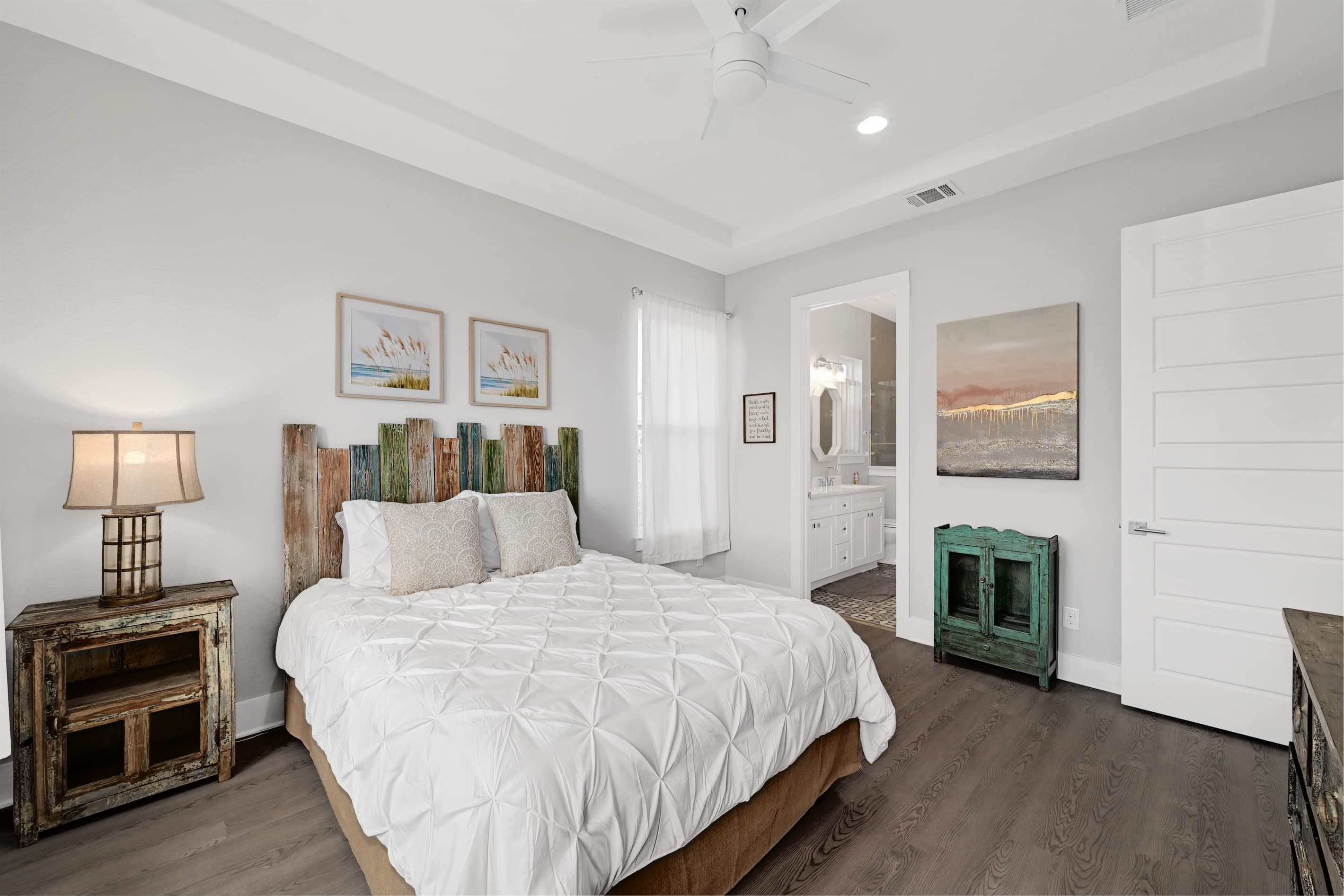 Bedroom 2 w/ensuite bathroom
