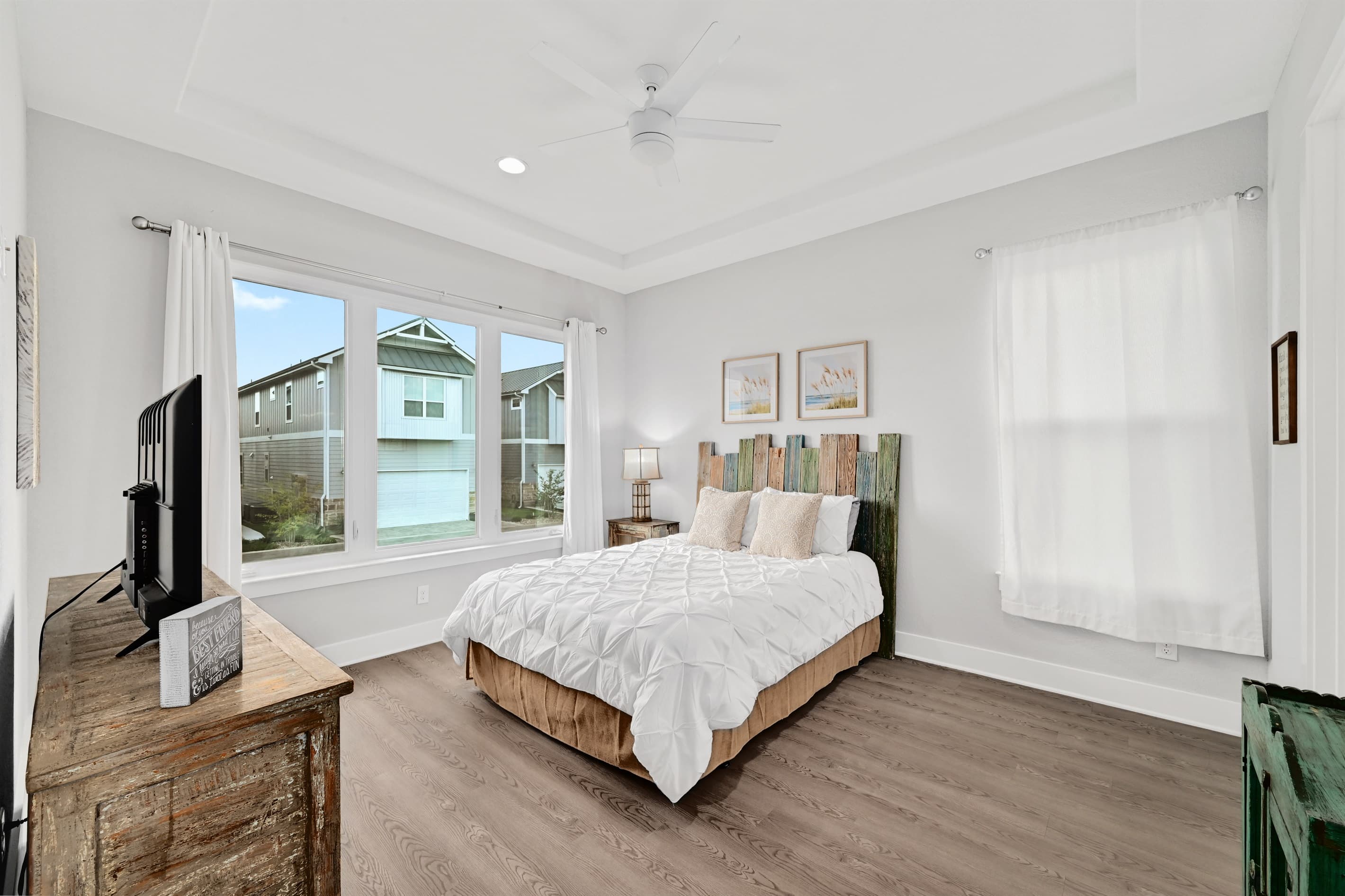 Bedroom 2 w/ensuite bathroom
