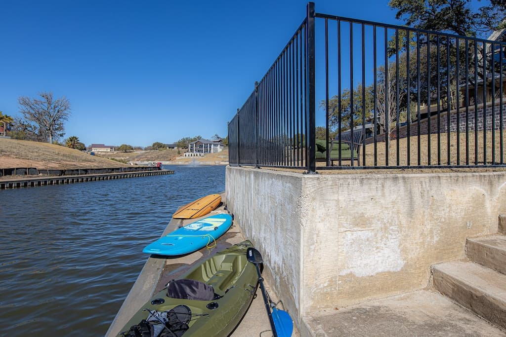 2 Kayaks and 2 Paddleboards for use on the canal  