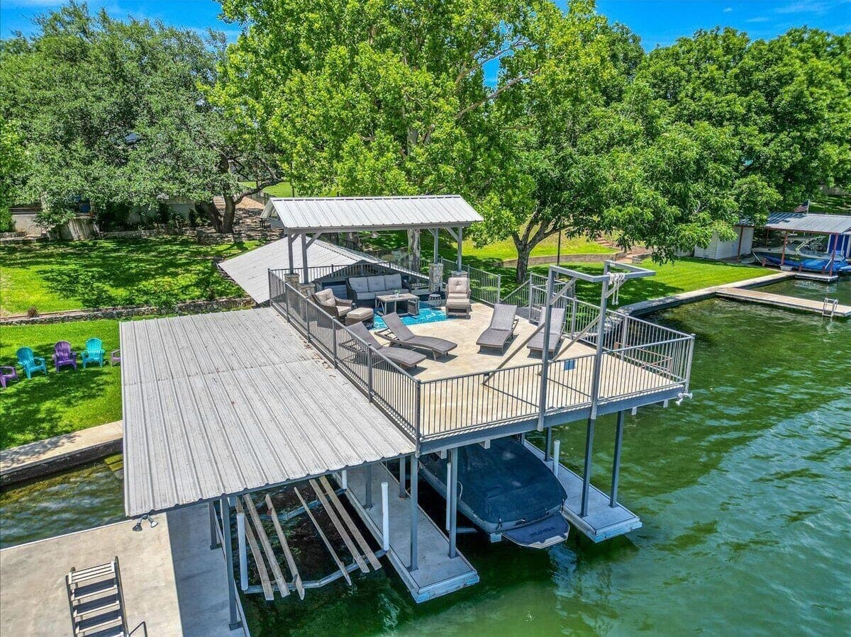 Covered lounge space on upper dock