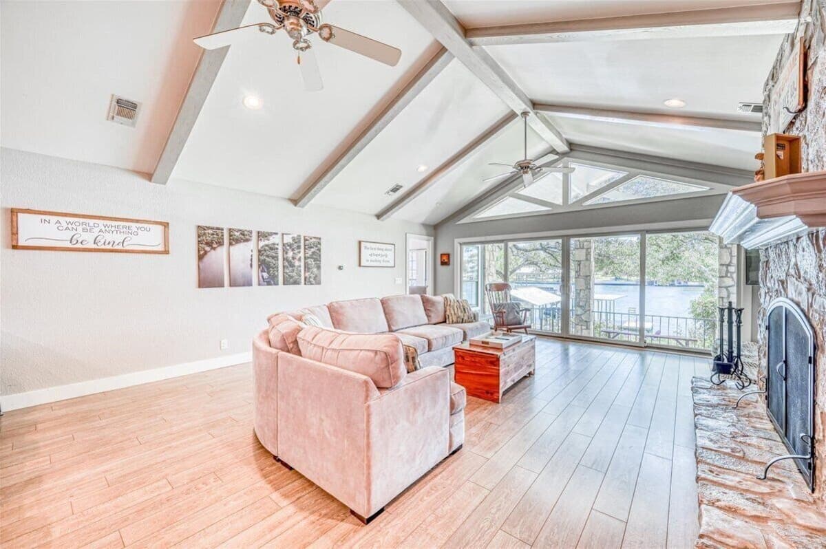 Lake Daze - family room with lake views