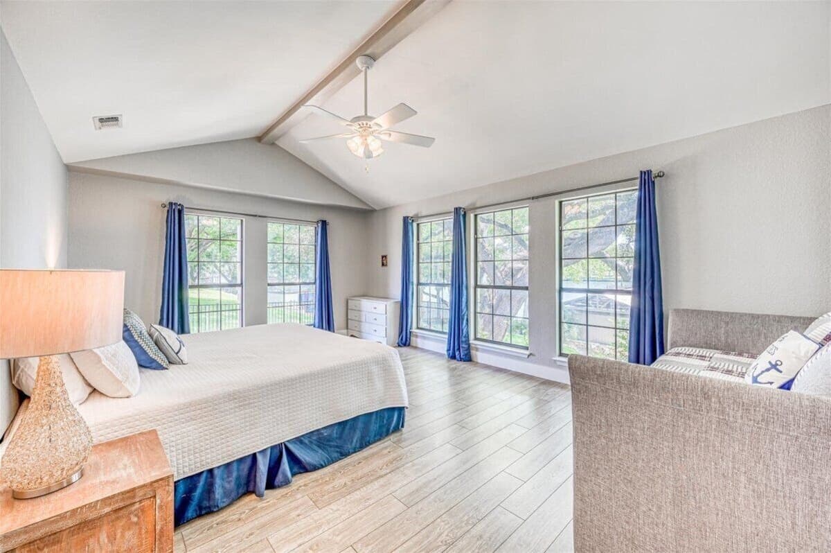 Lake Daze - Primary bedroom - king bed and daybed with trundle