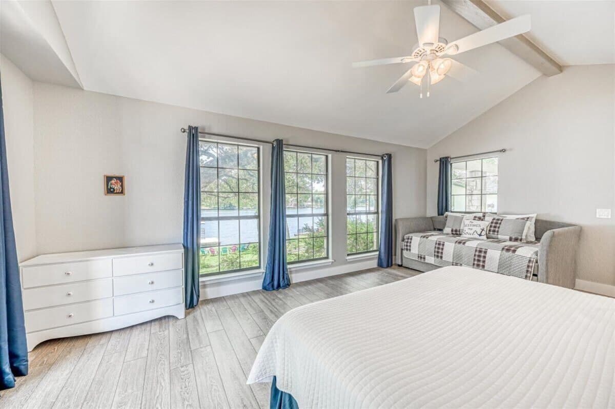Lake Daze - Primary bedroom - king bed and daybed with trundle -  lake views