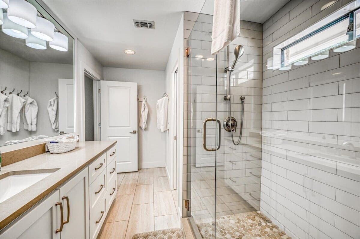 Lake Daze - Primary ensuite bathroom with stand-up shower