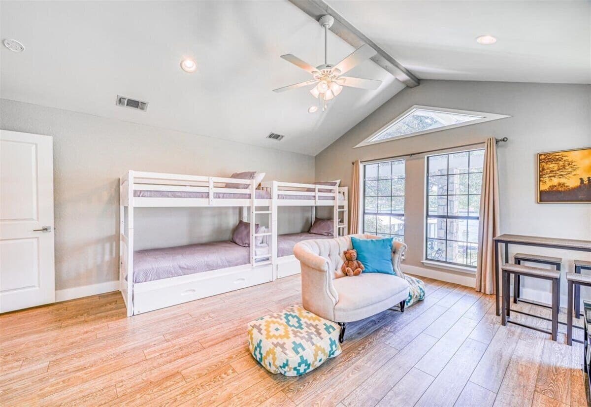 Lake Daze - Bunkroom with 2 twin bunks and trundle beds (sleeps 6)