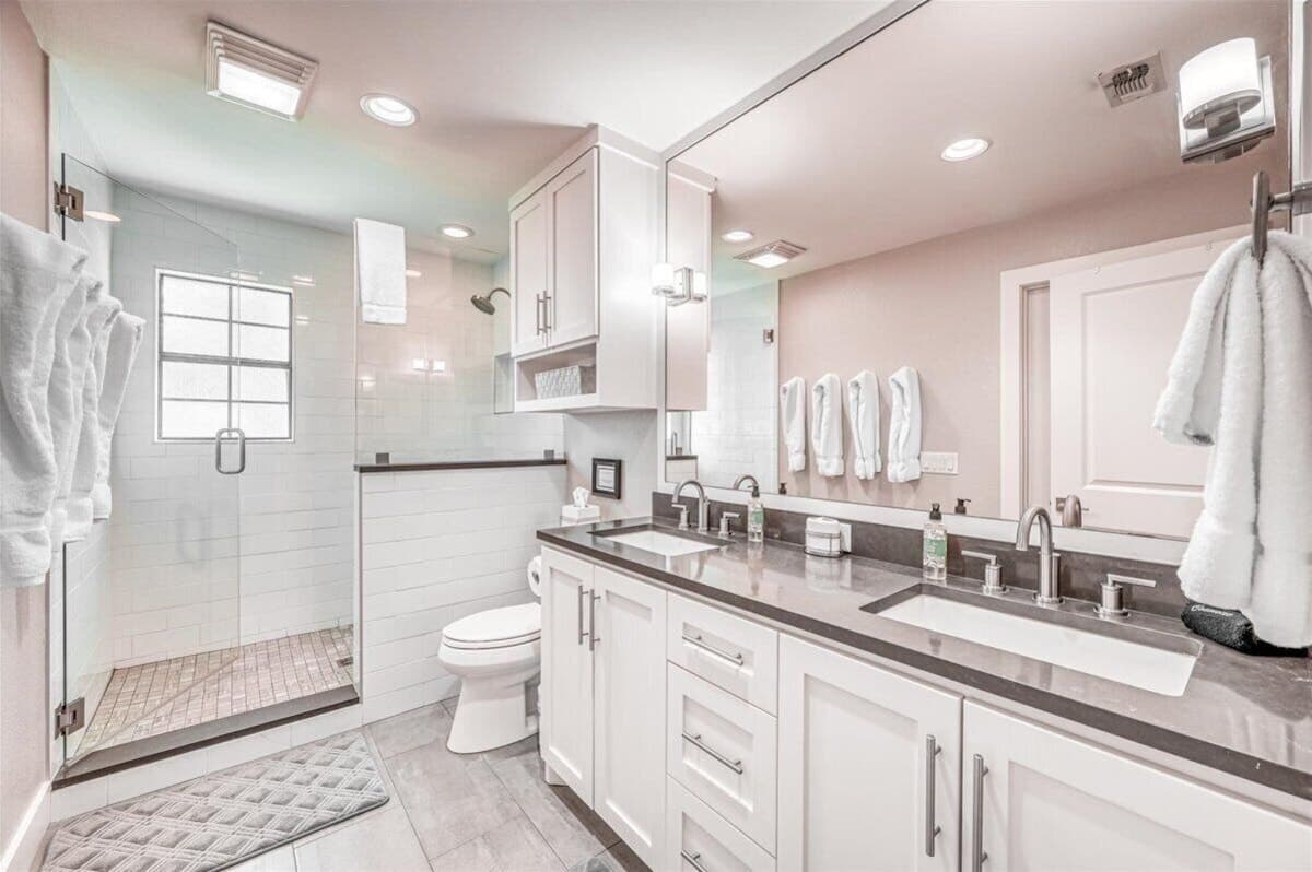 Lake Daze - Bathroom 2 w stand-up shower