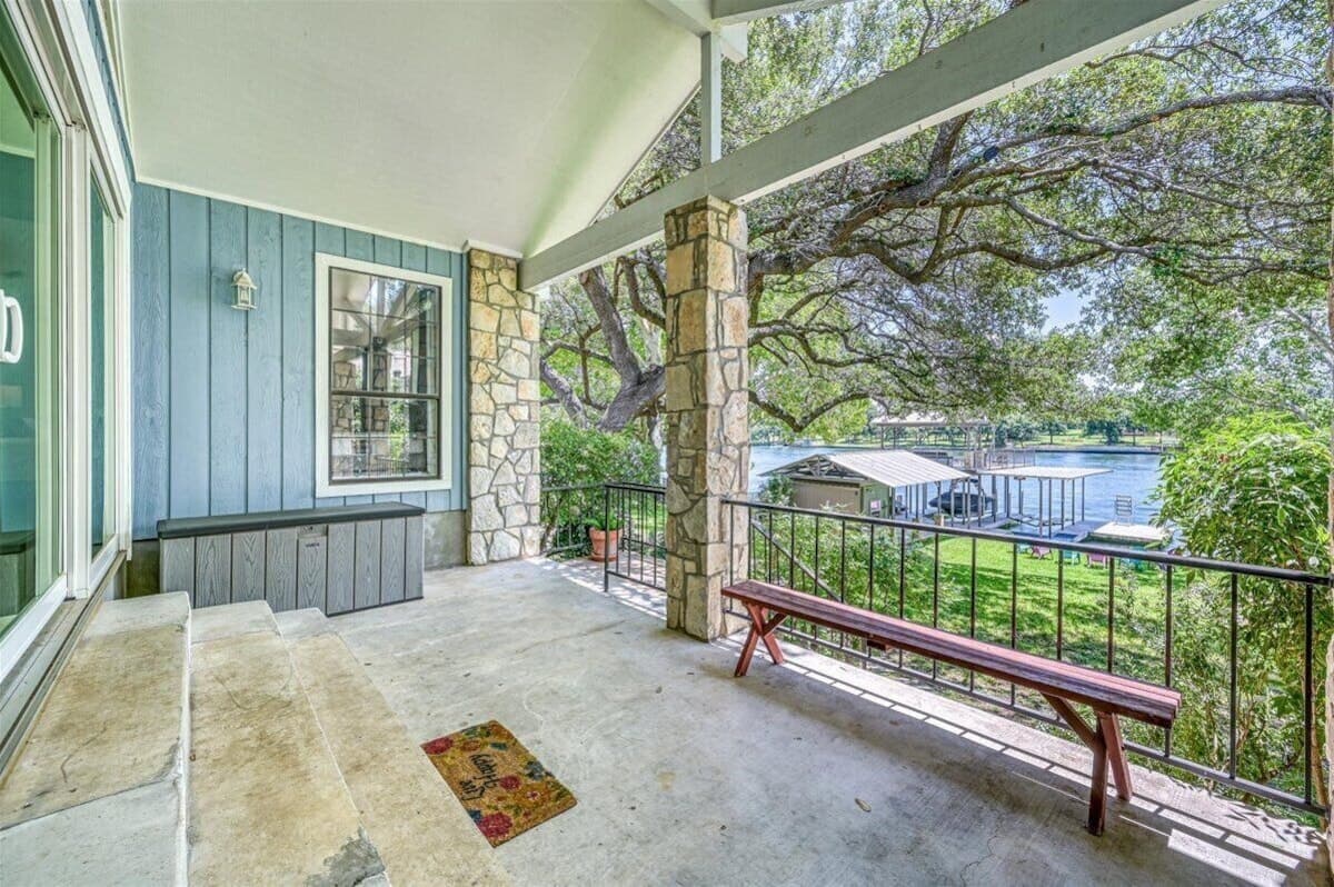 Lake Daze - Back patio 