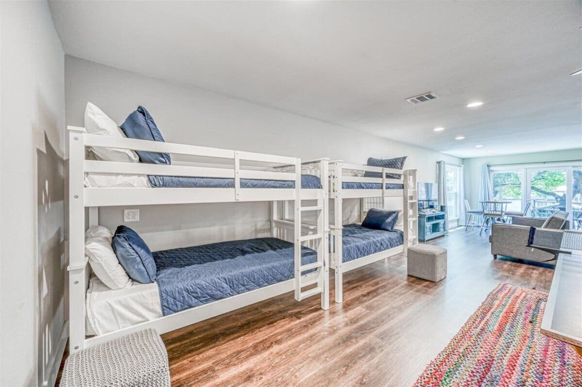 Bunkhouse - 4 sets of bunk beds