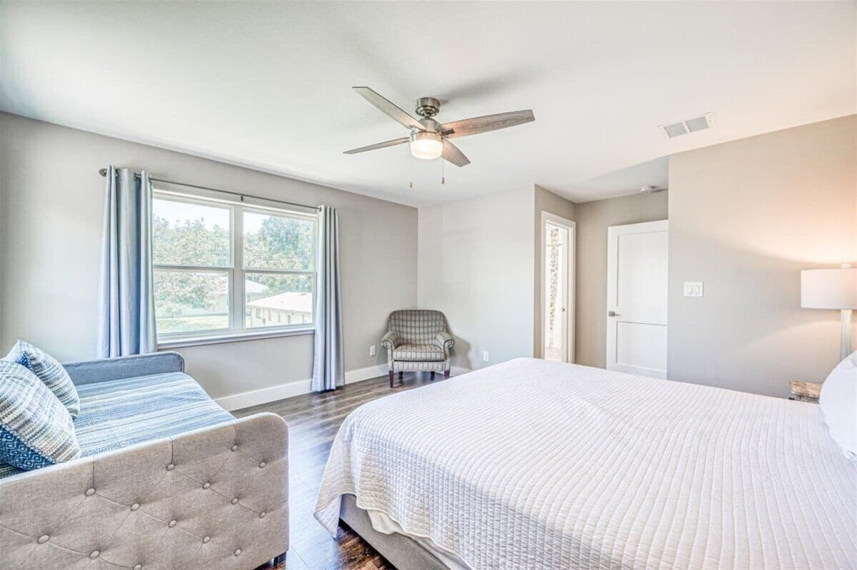 Just Chillin' - Bedroom 1 with King bed, trundle bed and full ensuite bath