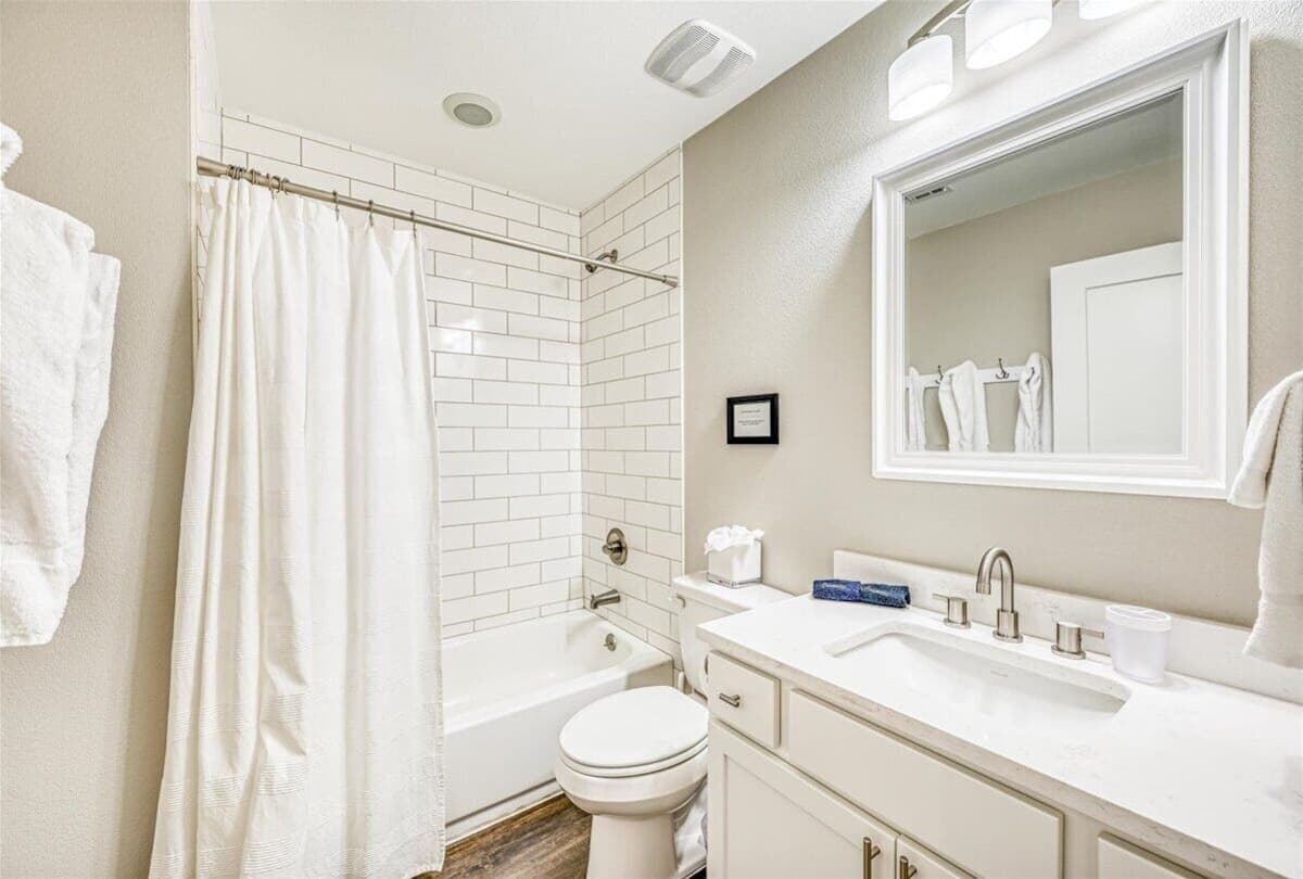 Just Chillin' - Full bathroom in the hallway