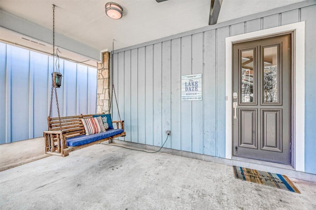 Entrance to Lake Daze (main house) with patio swing for relaxing