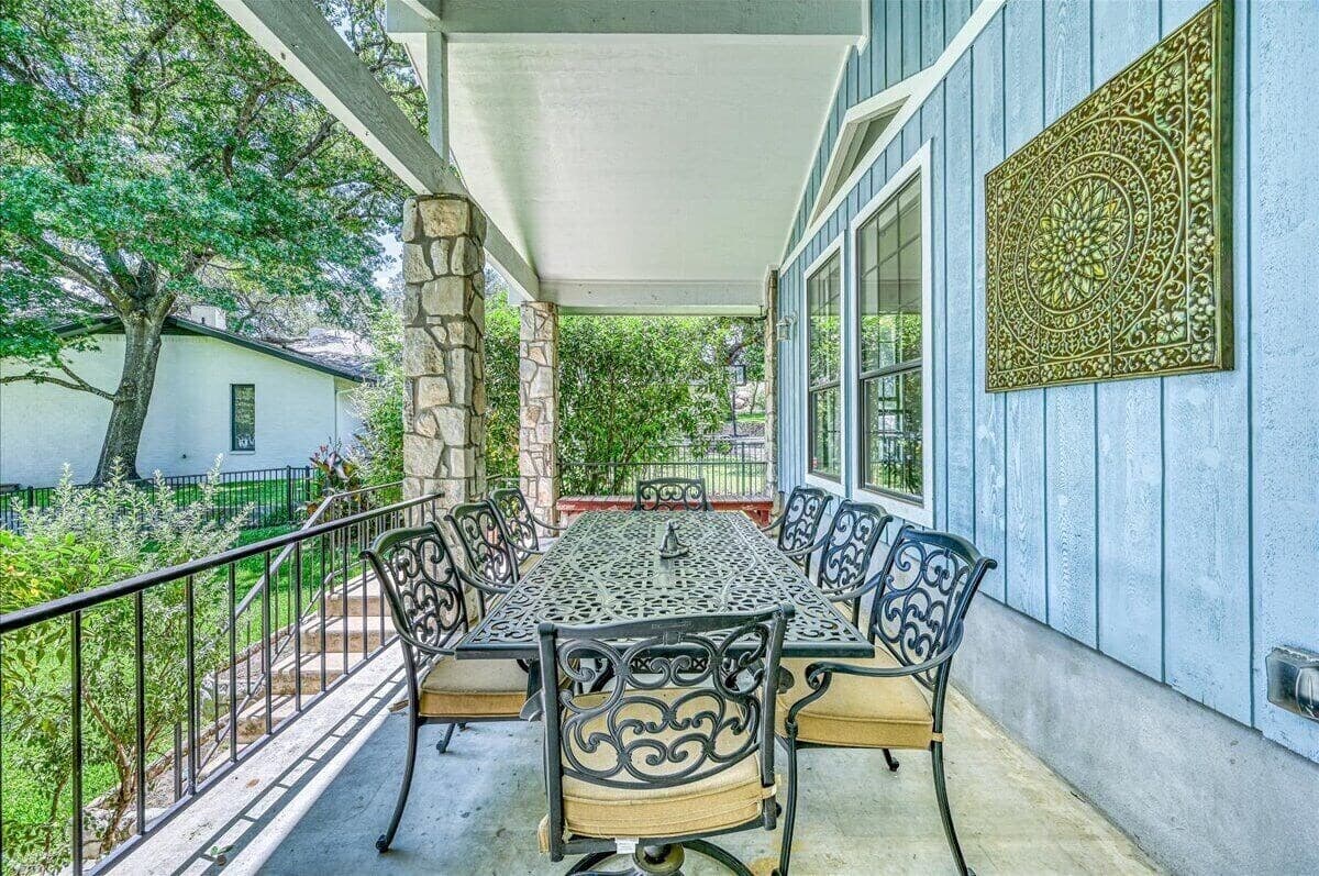 Lake Daze - back patio with seating for 8