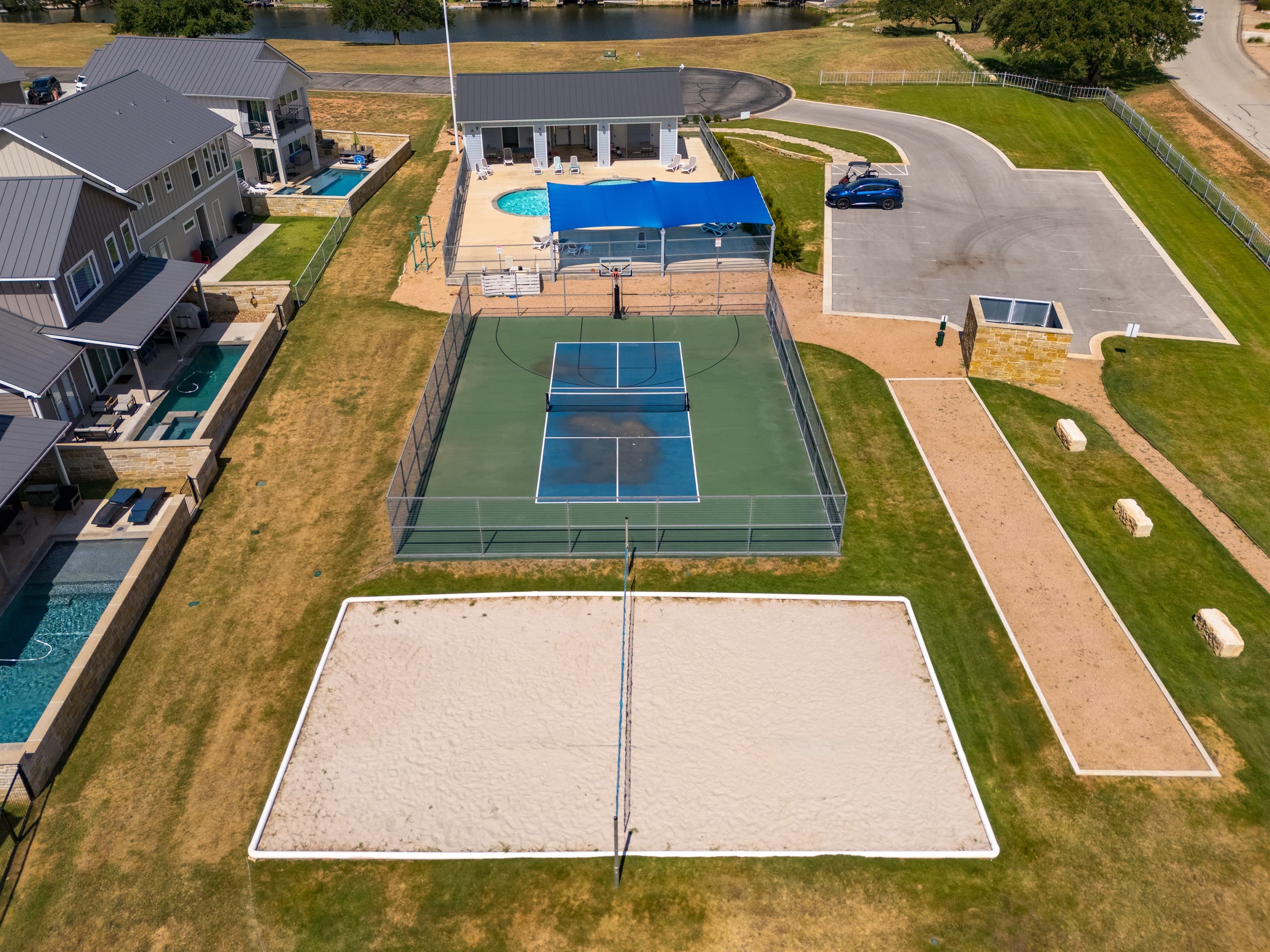 Neighborhood amenities include basketball, tennis, volleyball, tetherball and pool