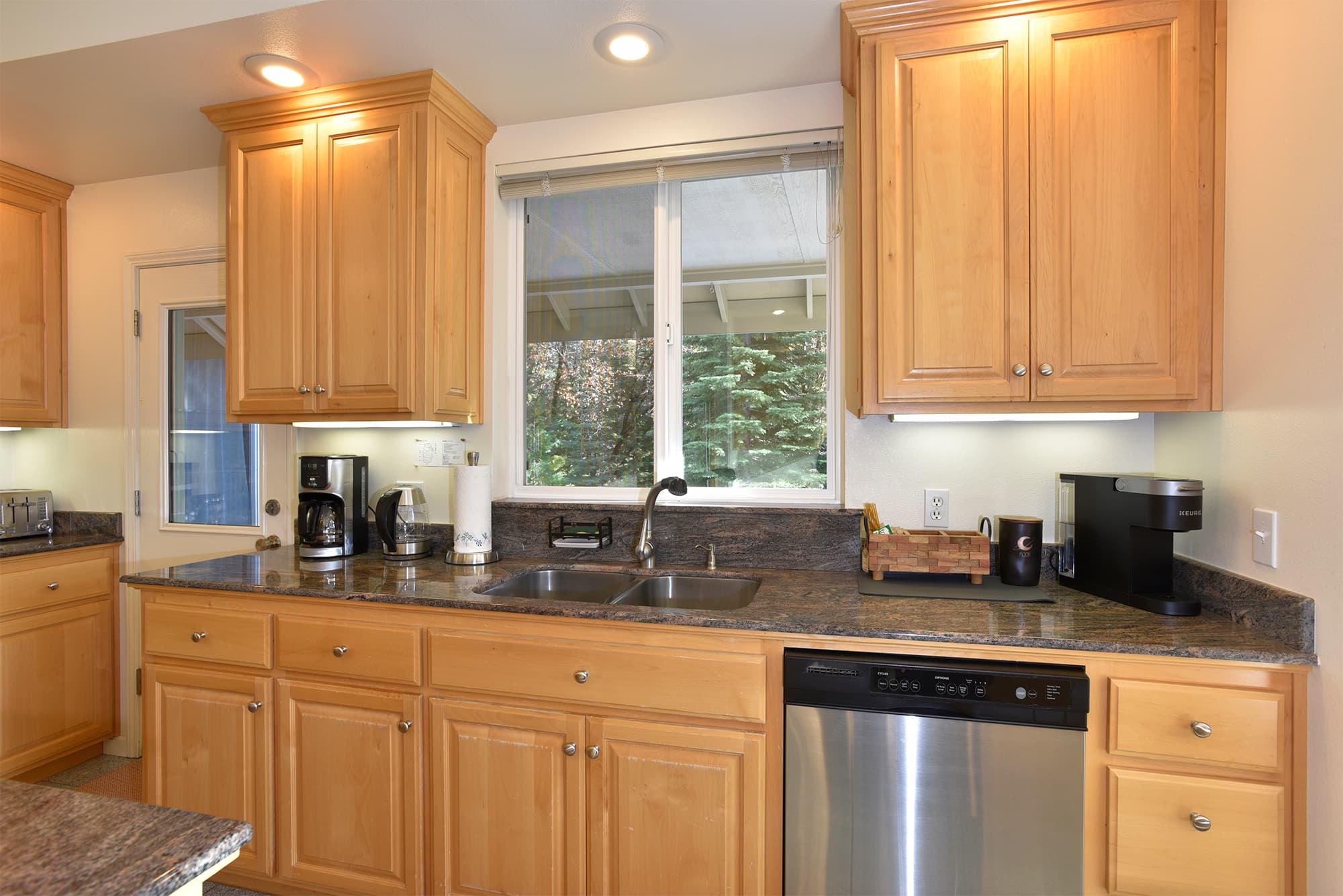 Full kitchen