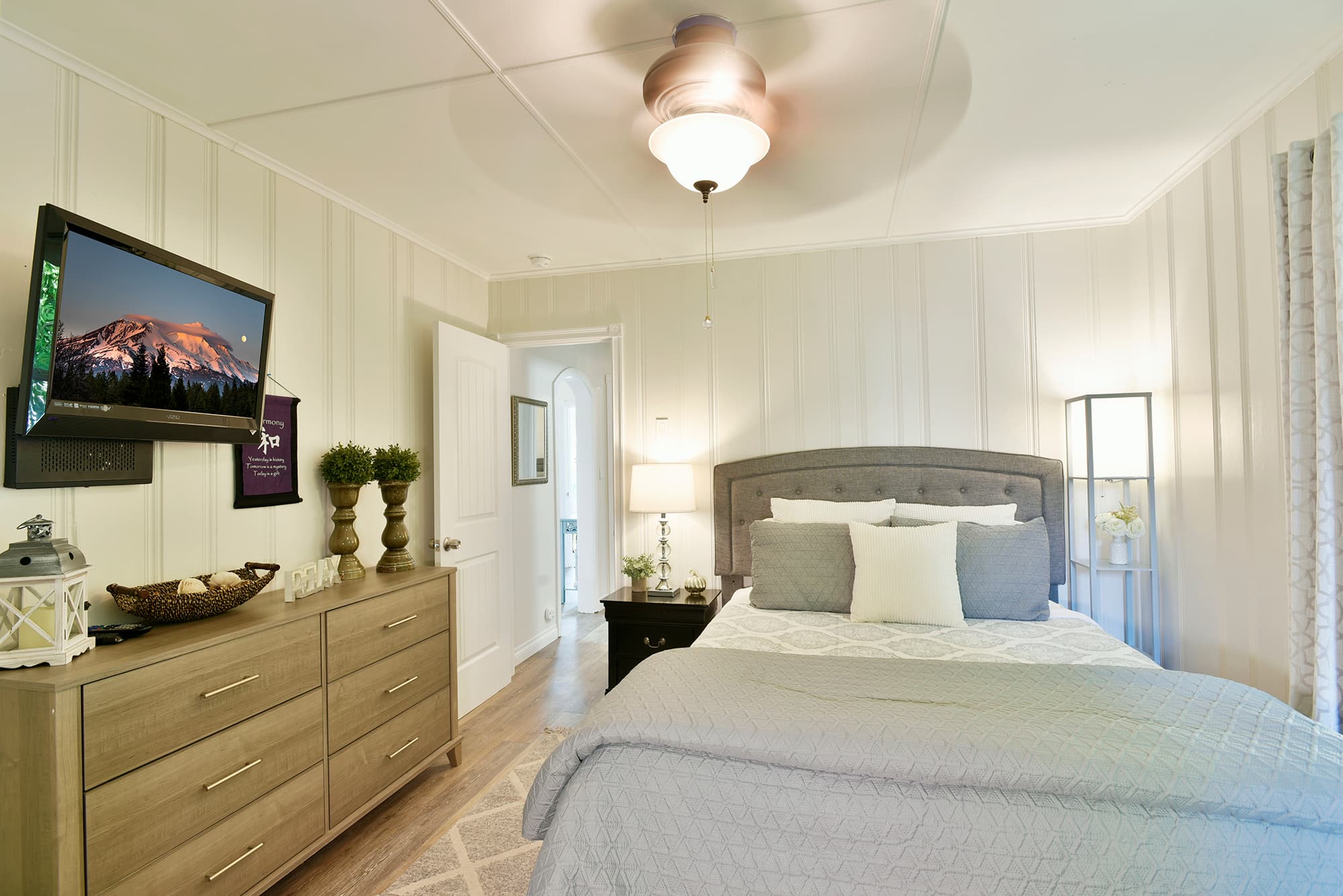 Bedroom 1 Queen