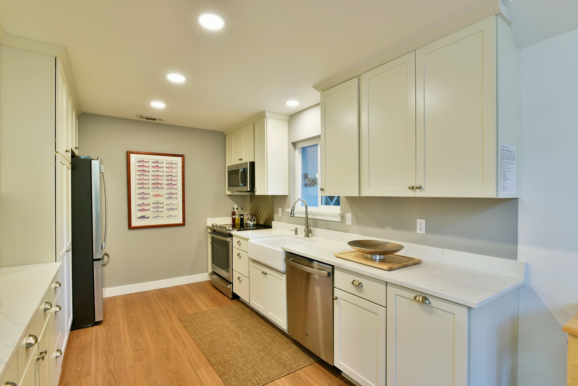 Full, updated kitchen