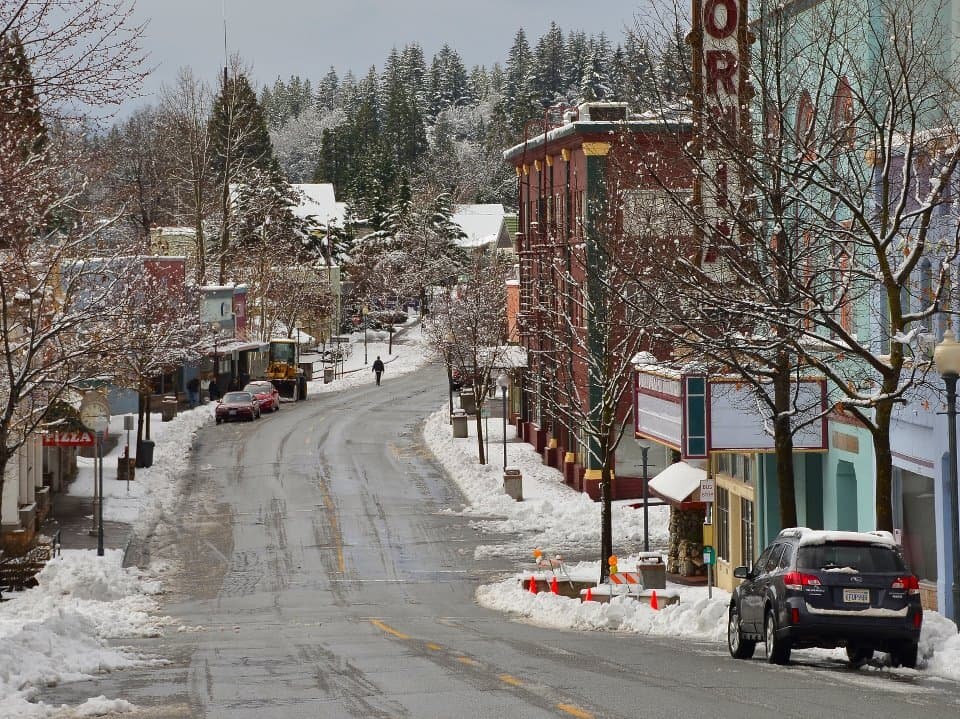 Downtown Dunsmuir in winter