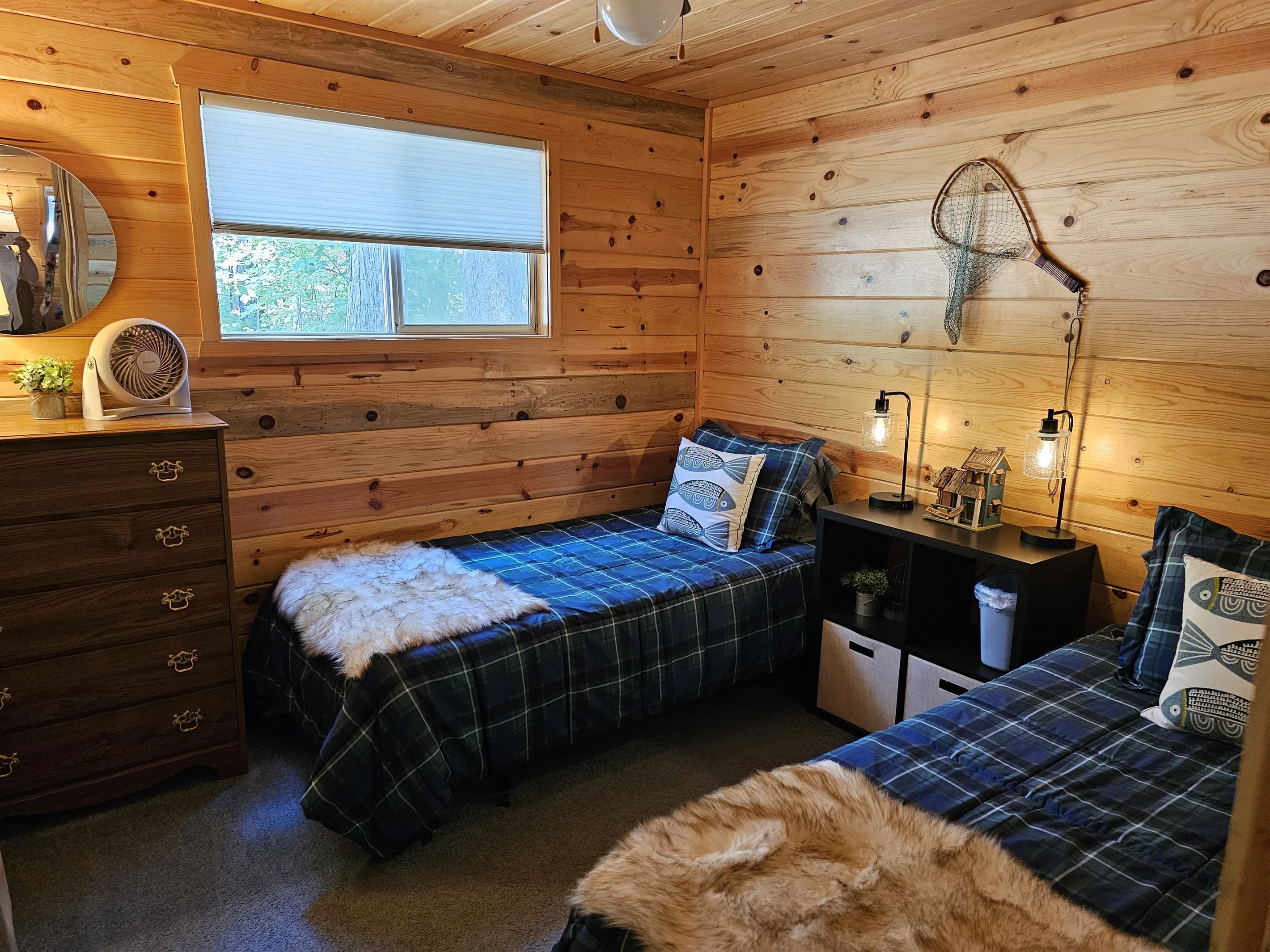 2 twin bedroom