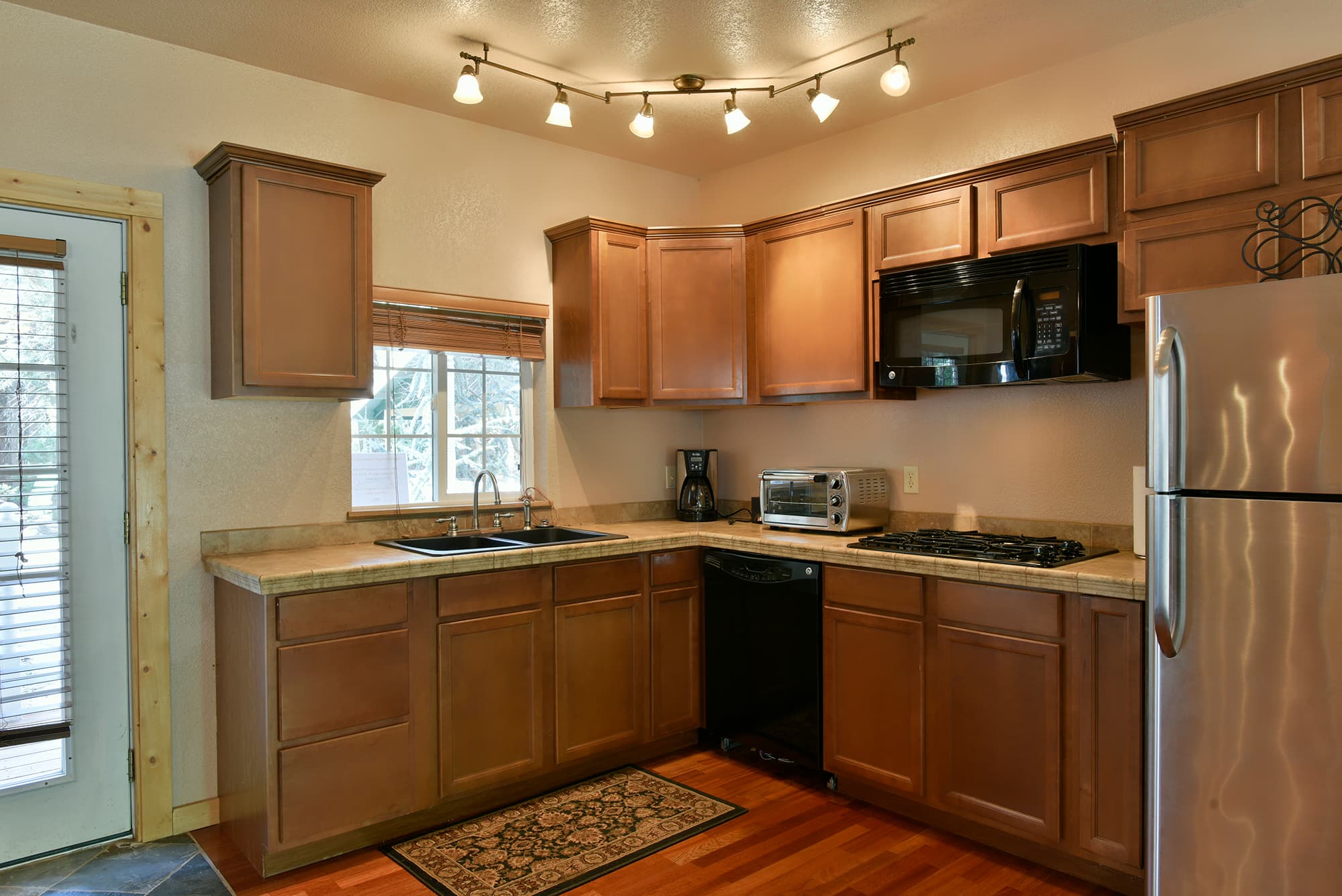 Full kitchen