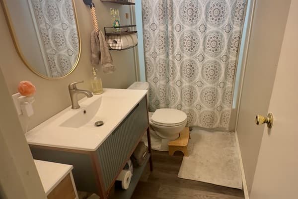 Full Bathroom