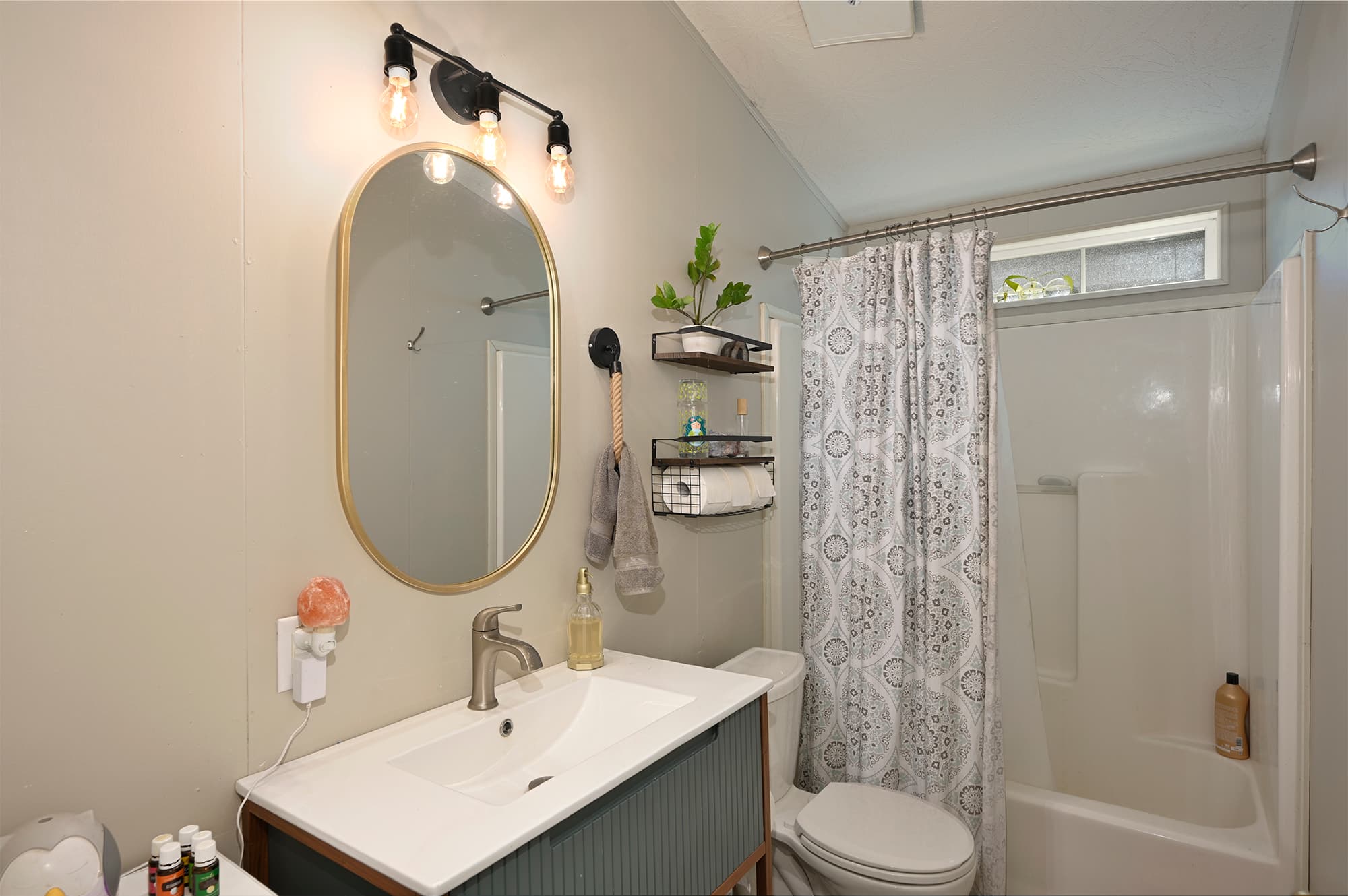 Full Bathroom