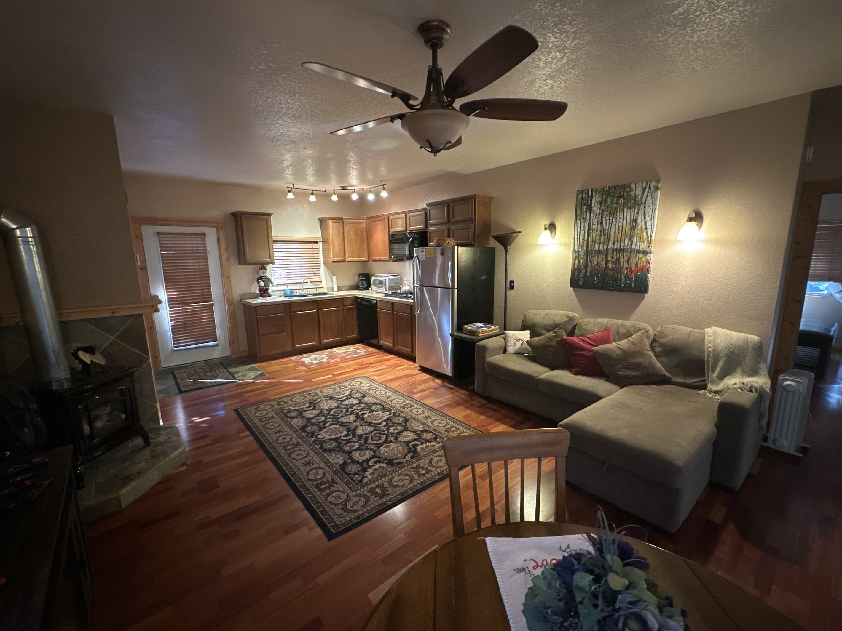Living room & Kitchen