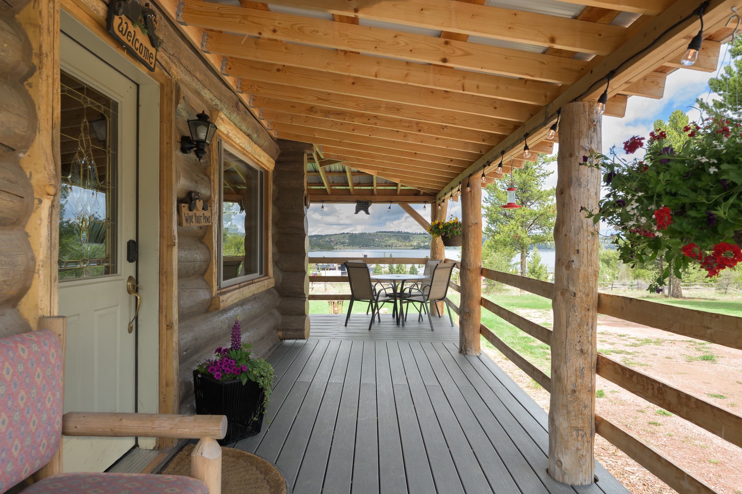 Great deck for dining or lounging