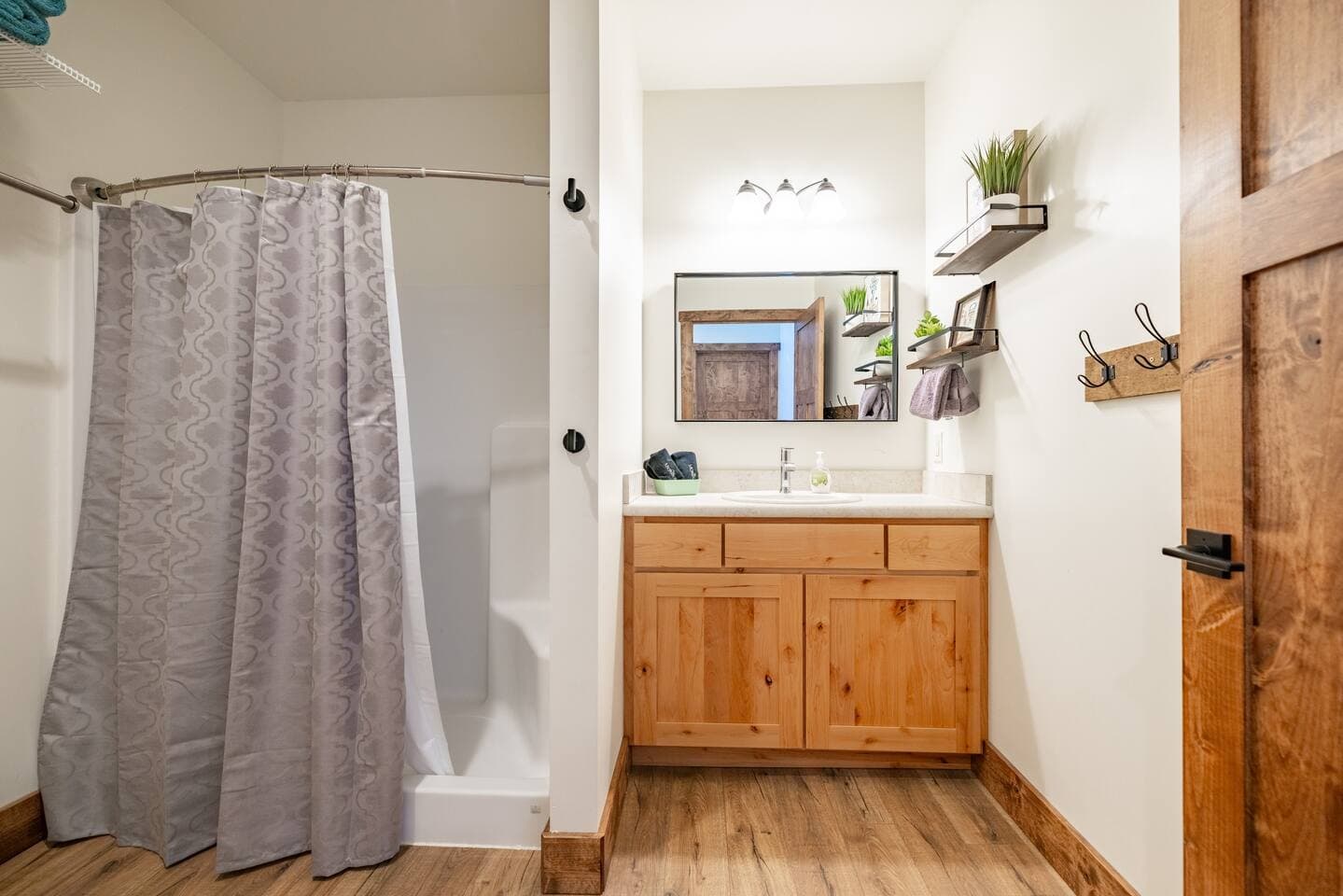 Lower level 3/4 bath
