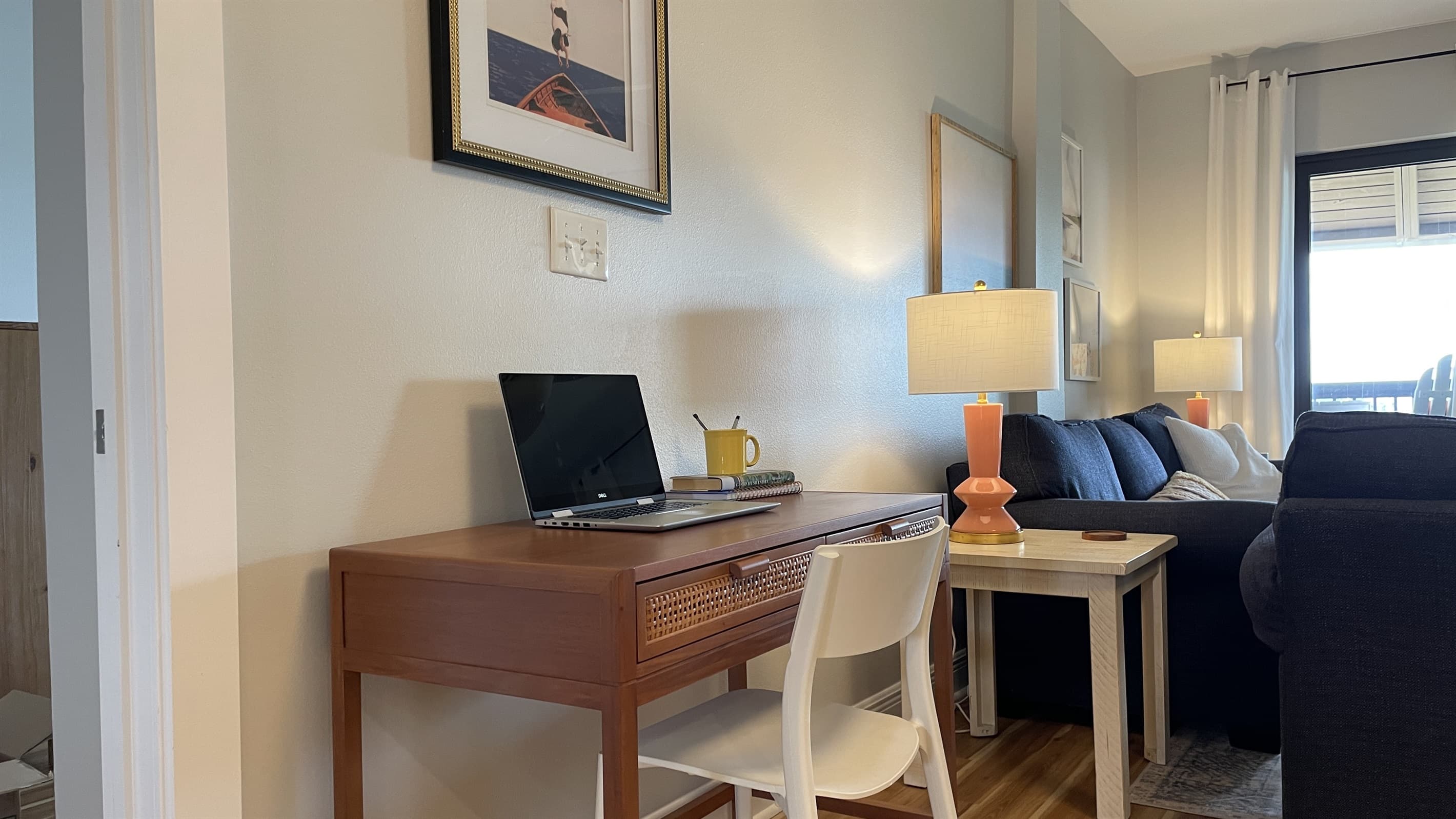 Desk workspace & fast wifi