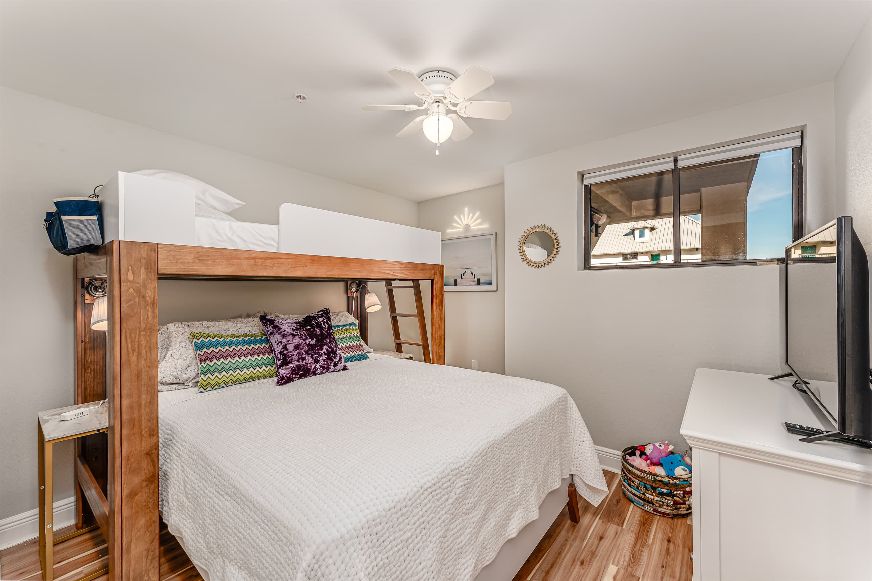 Luxurious queen bed with hyrbrid 14" mattress. Twin bed on top.