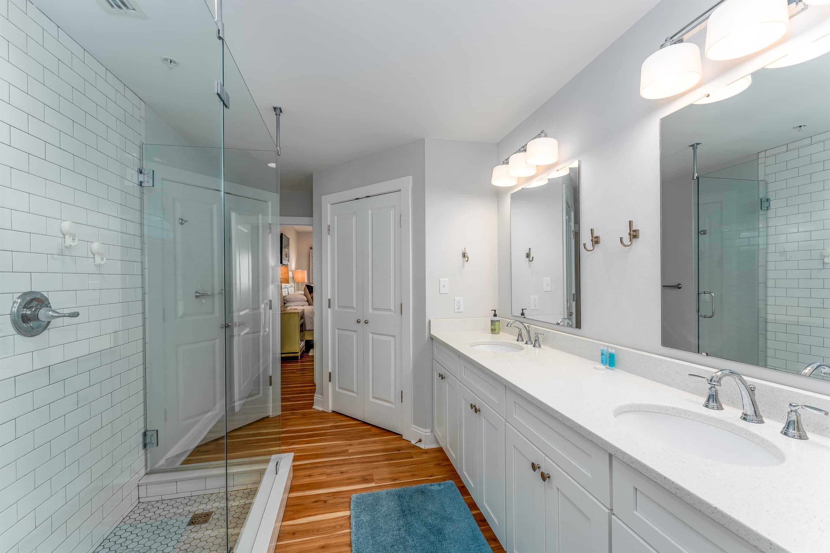 Primary bathroom: large walk-in closet