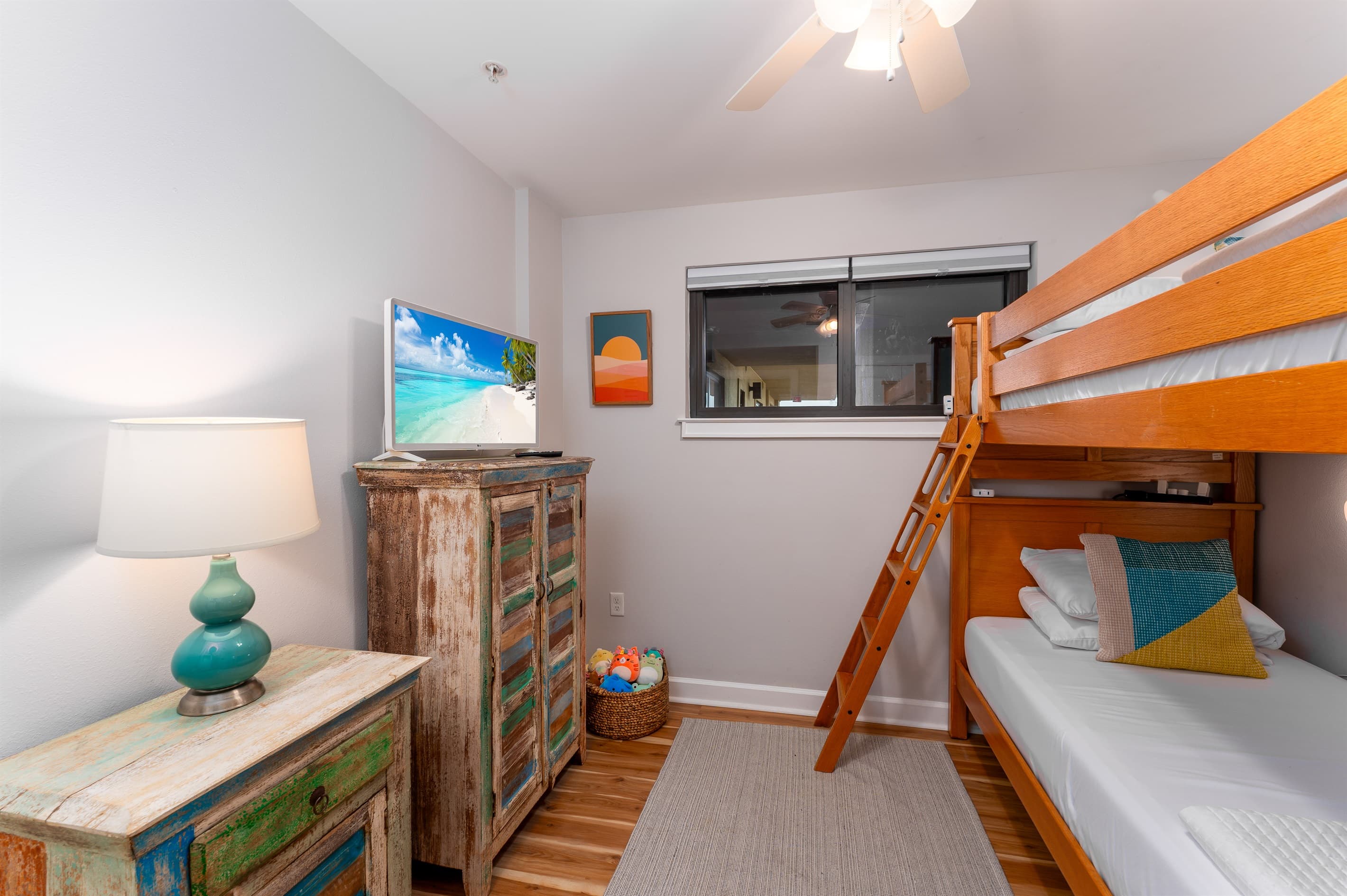 3rd bedroom: LG TV