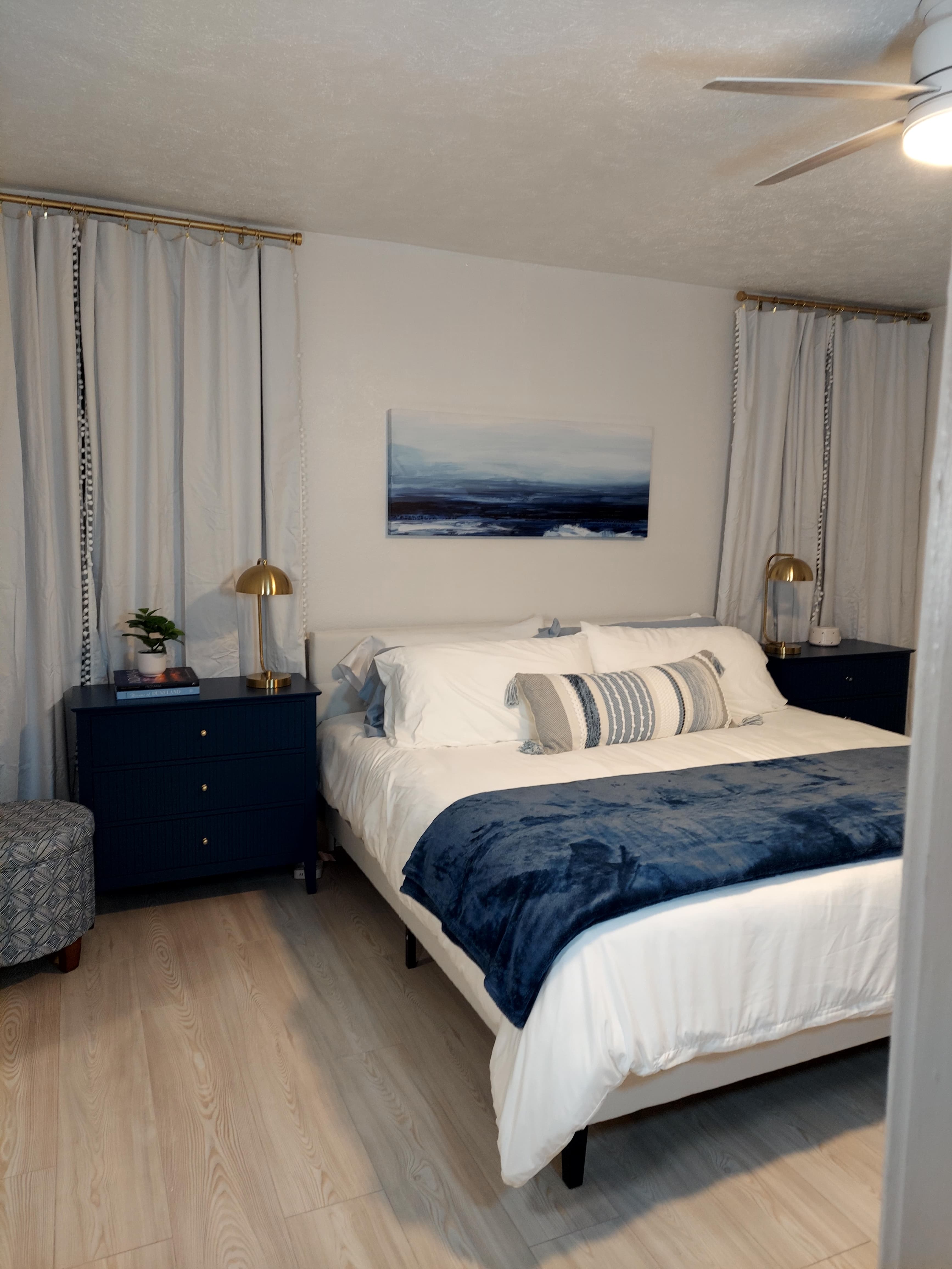 Master suite with King Bed, on en suite bathroom
