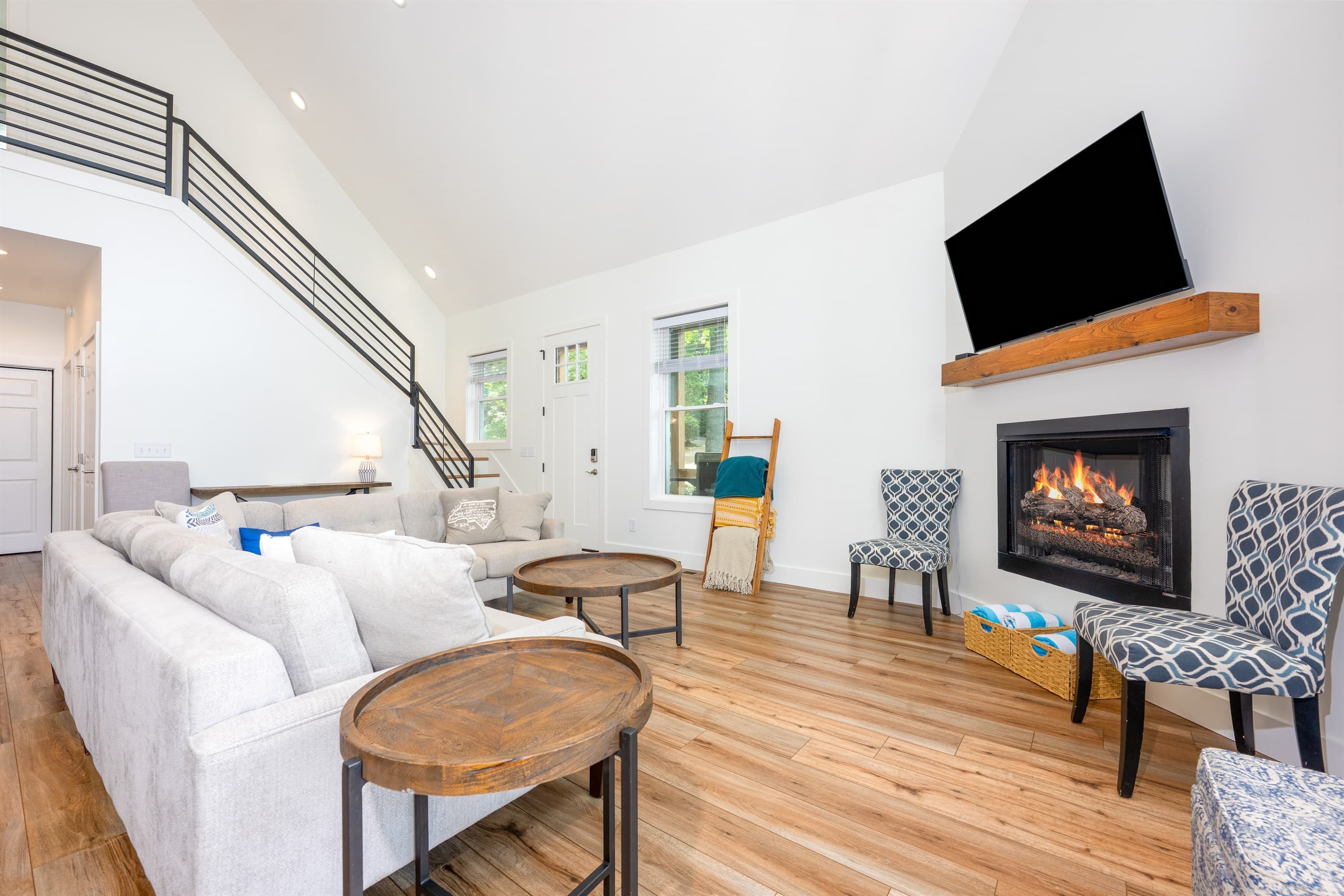 Living Room- Smart TV, Sectional Sofa, Gas Fireplace, Lakeview