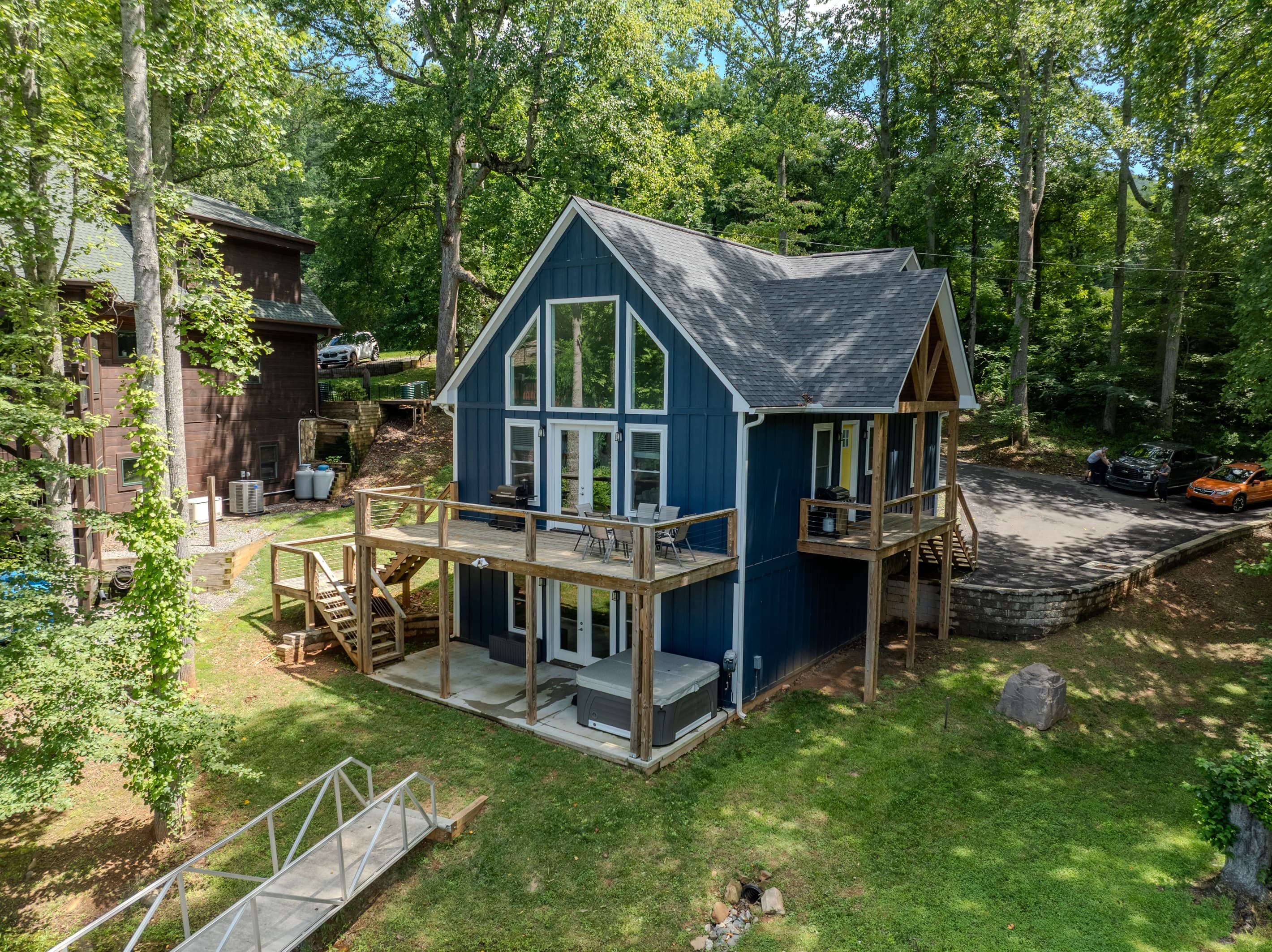 Lakey McLakehouse- a lakefront paradise!