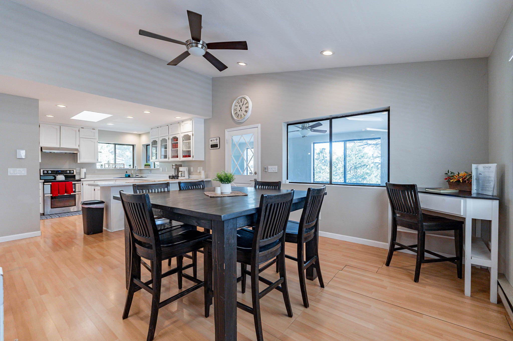 Enjoyable dining for six and an added corner desk space.