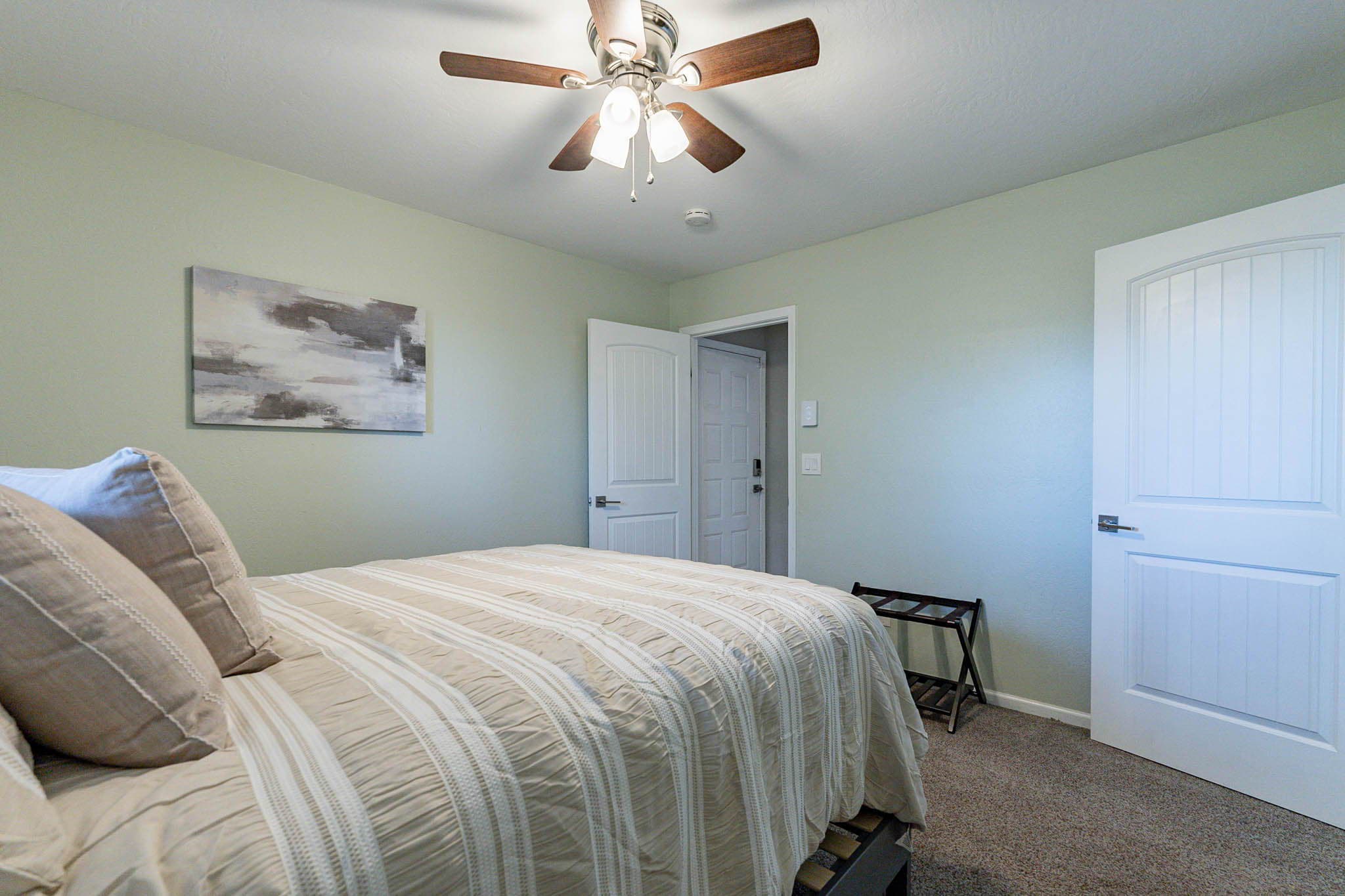 Relax and get a restful night's sleep in bedroom 3 with nice queen bed.