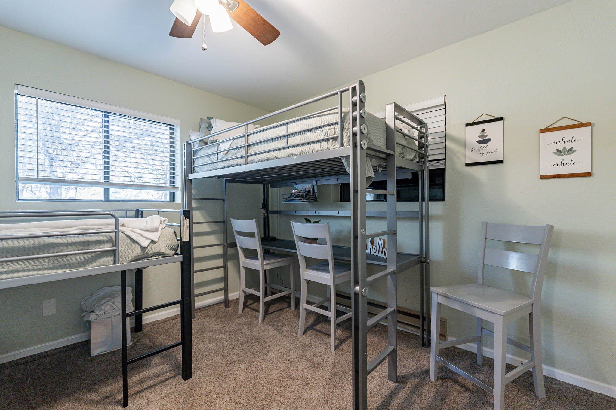 Loft bed with built-in desk in bedroom 4