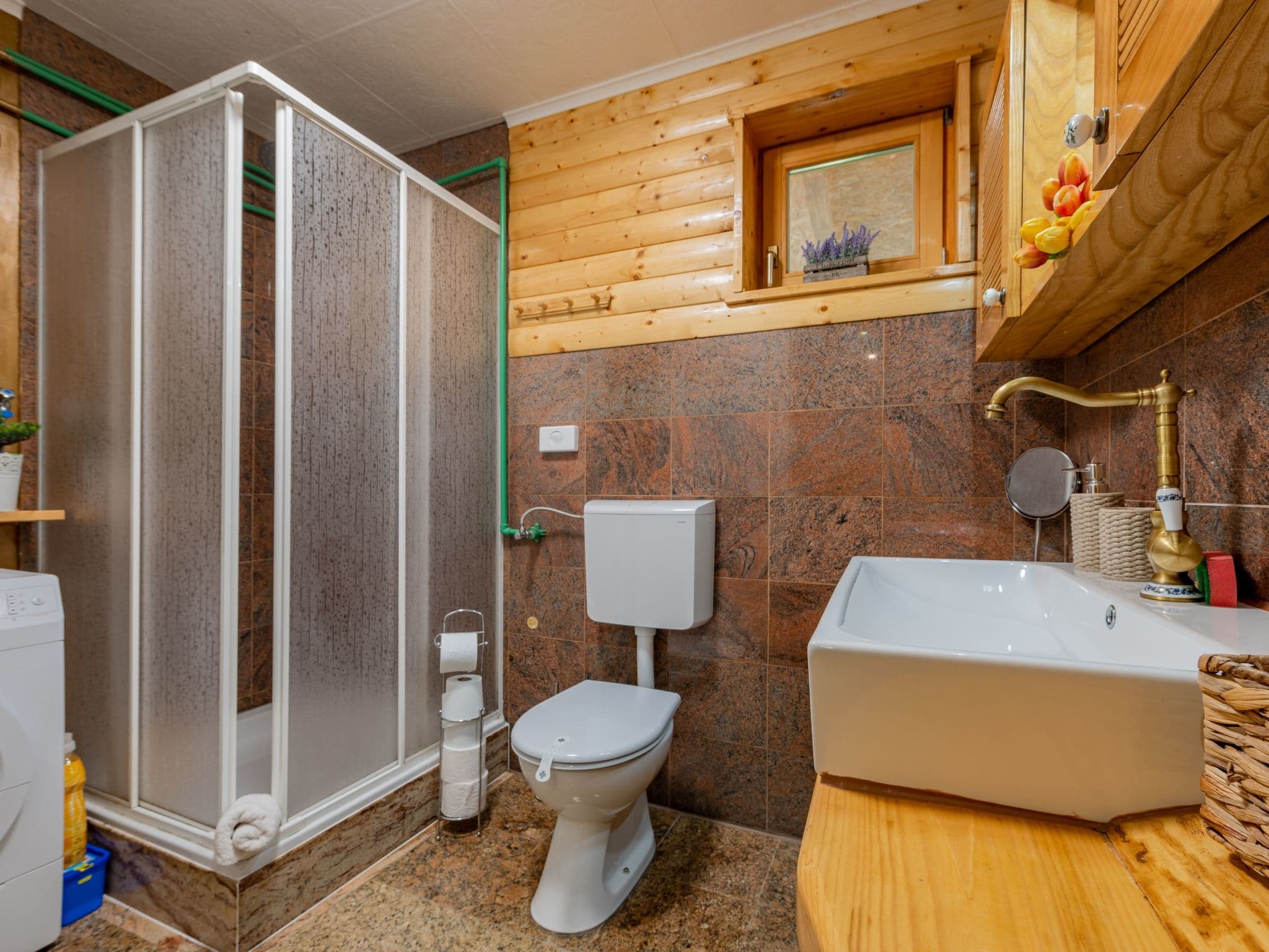 Bathroom / Wellness