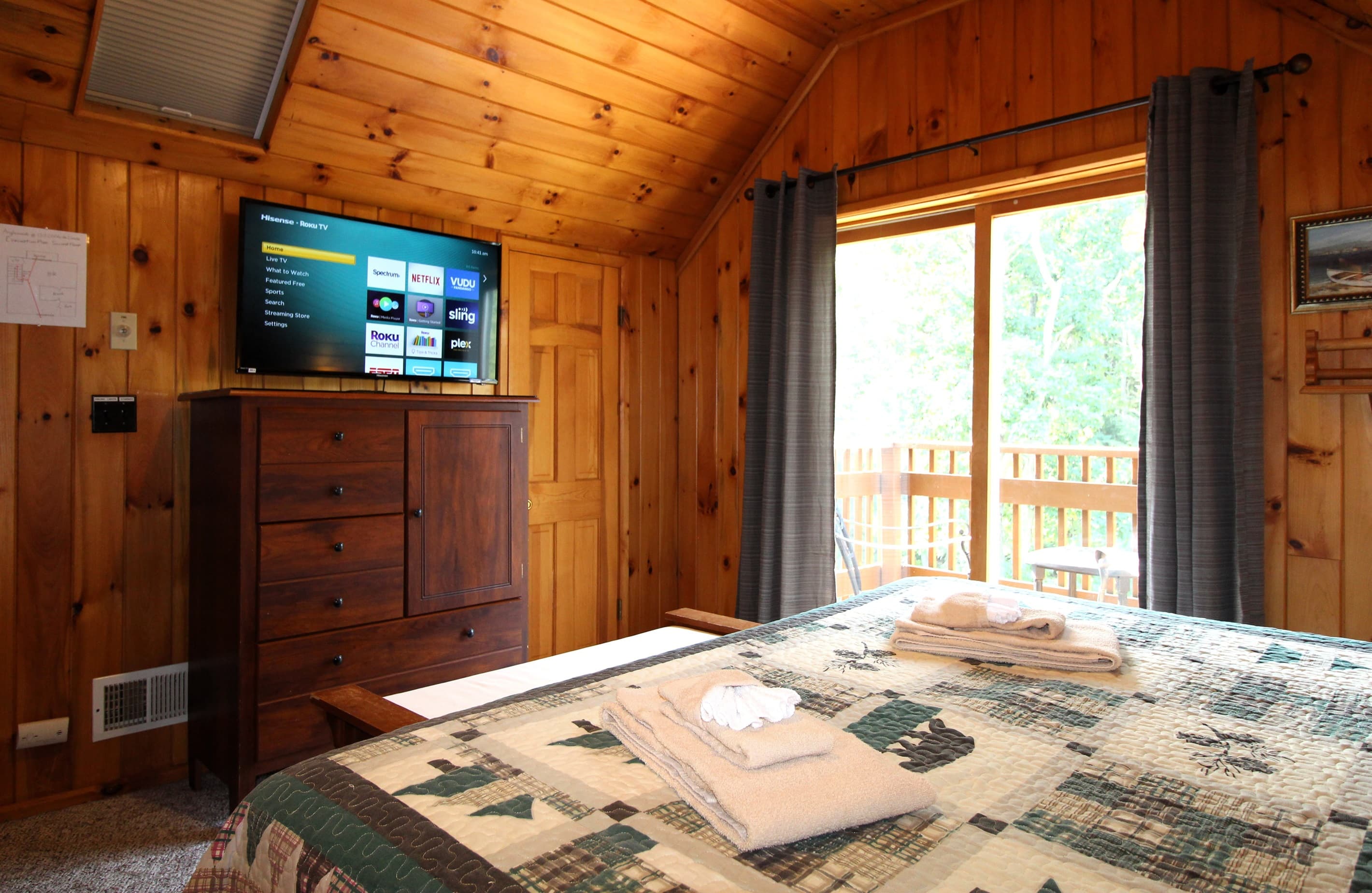 Large 43" (or larger) smart flat screen Roku TV's in every bedroom, so the entire family can watch what they want - no need to argue or compromise - this is a vacation!