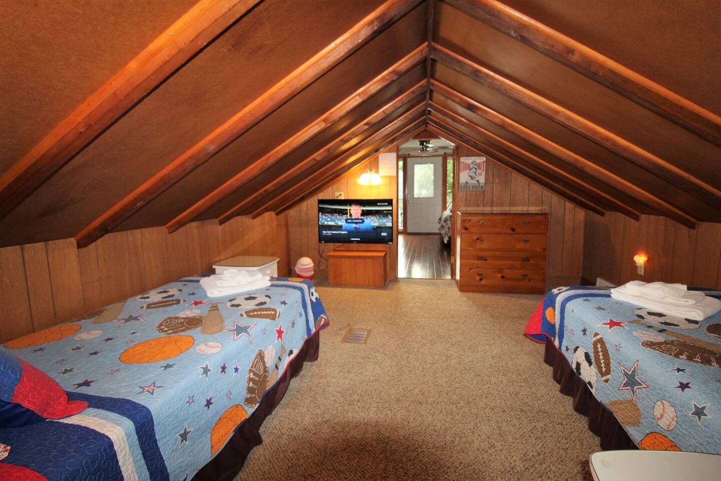 Twin bedroom - "railroad style" leads into the upper level king bedroom suite