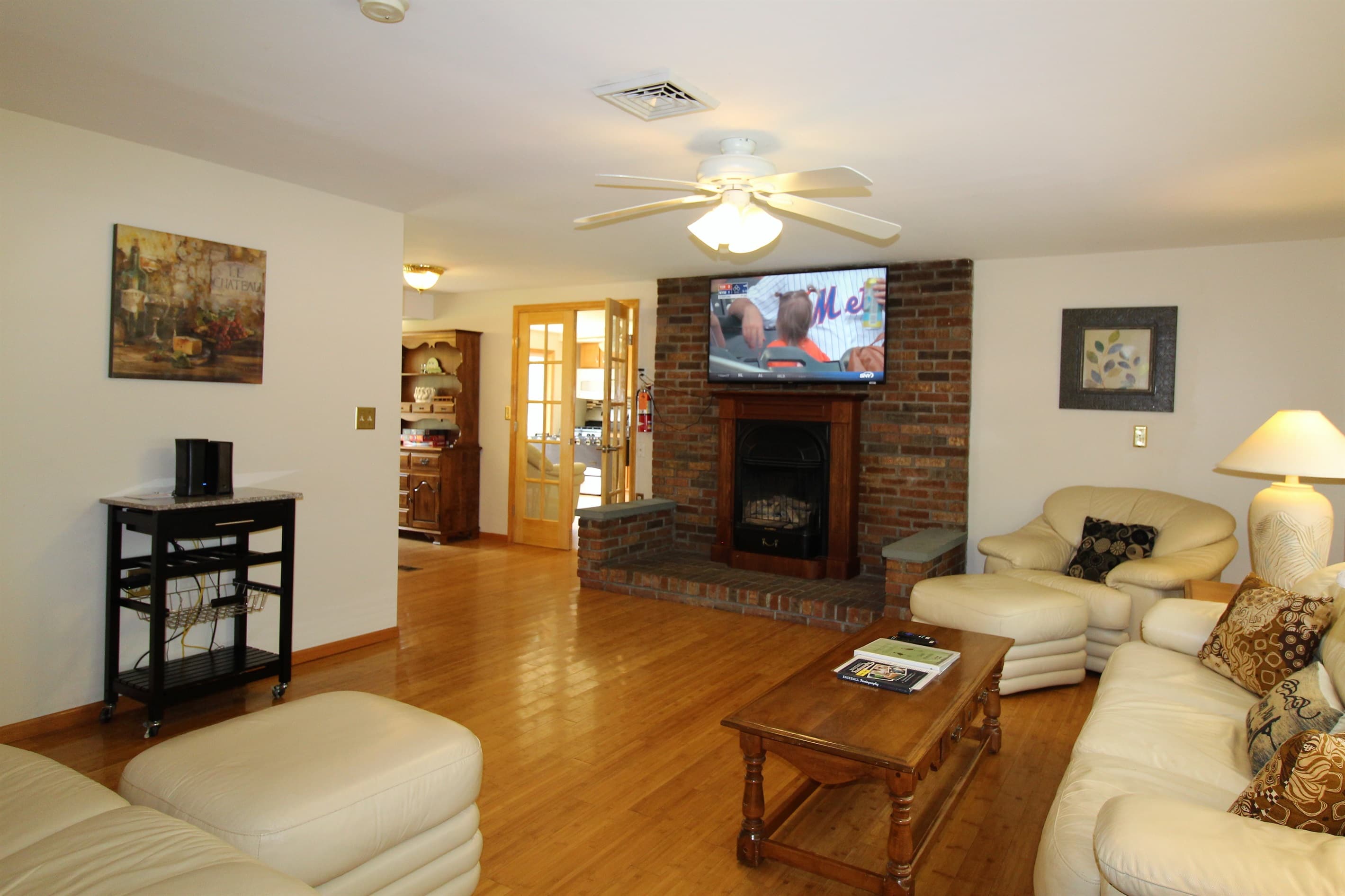 Spacious living room