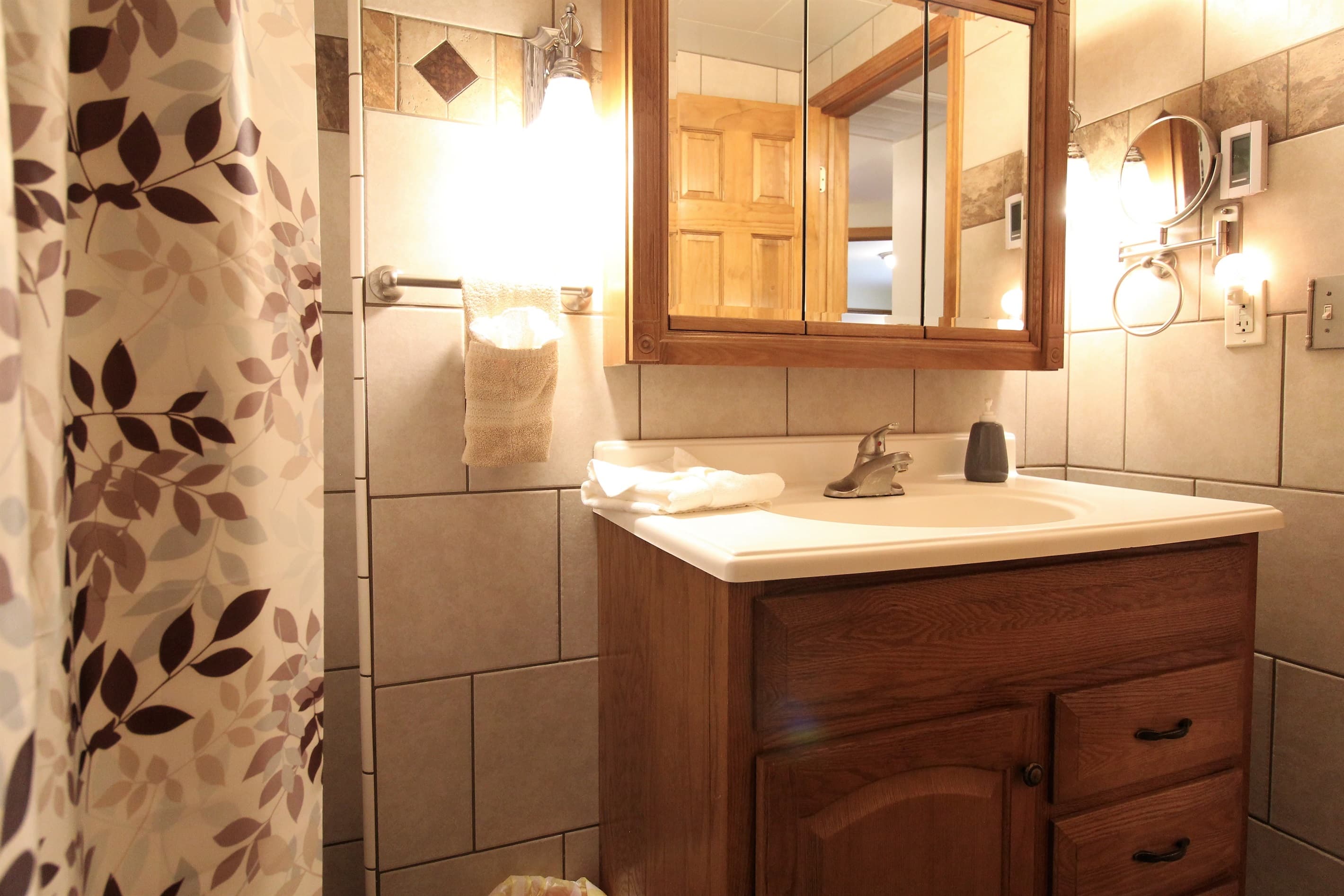 Fully tiled bath with heated floor