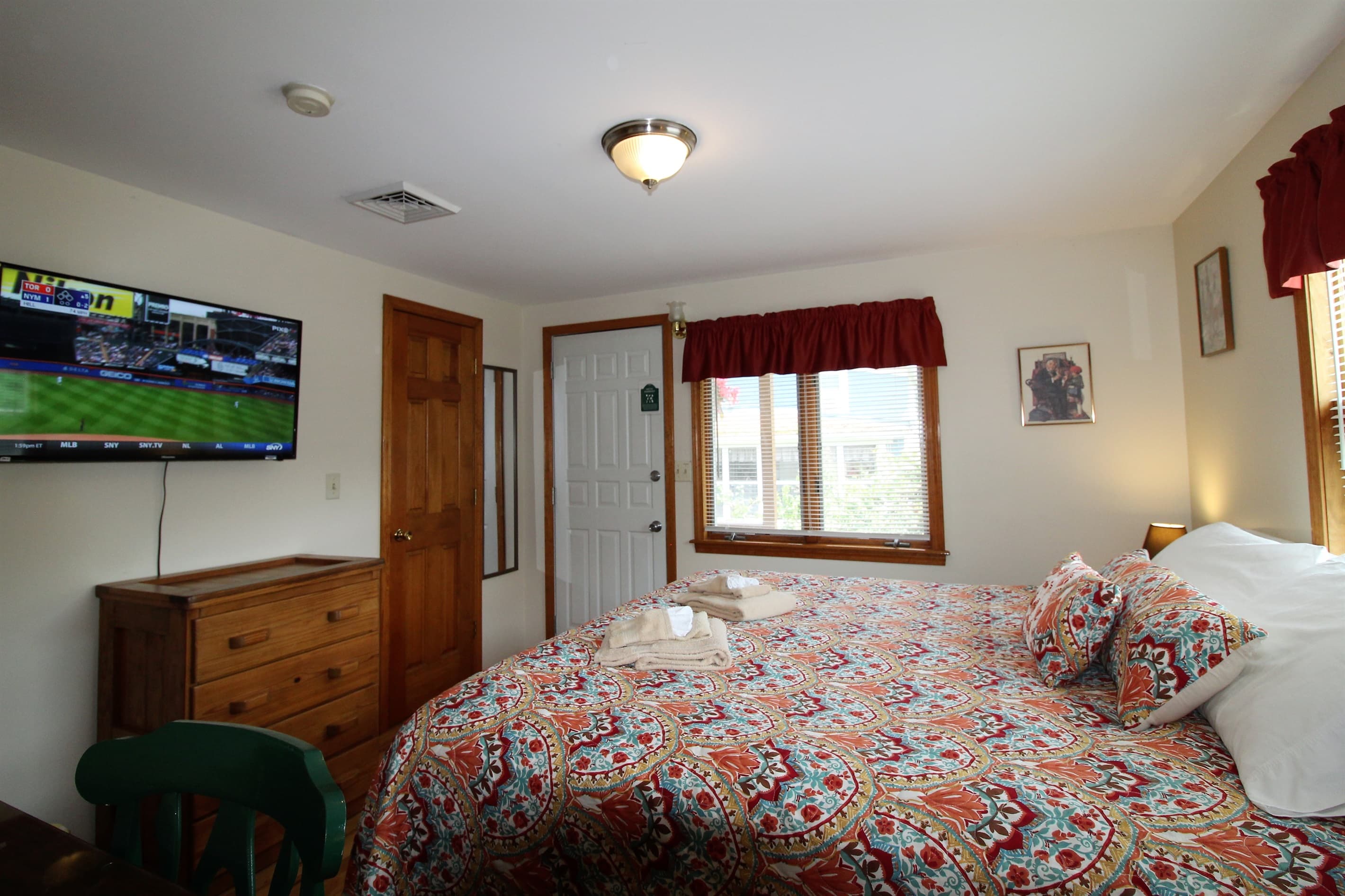 Bedroom #3 - all bedrooms have a 43" (or larger) flat screen smart Roku TV.  Just bring your favorite streaming app for your viewing pleasure!