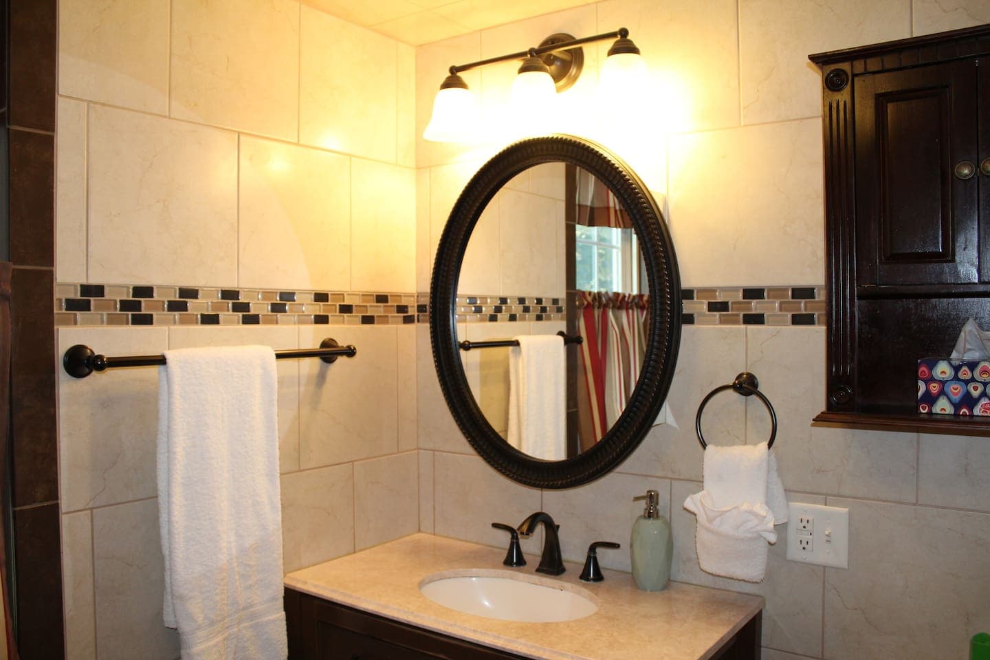En suite full bathroom for Bedroom #4