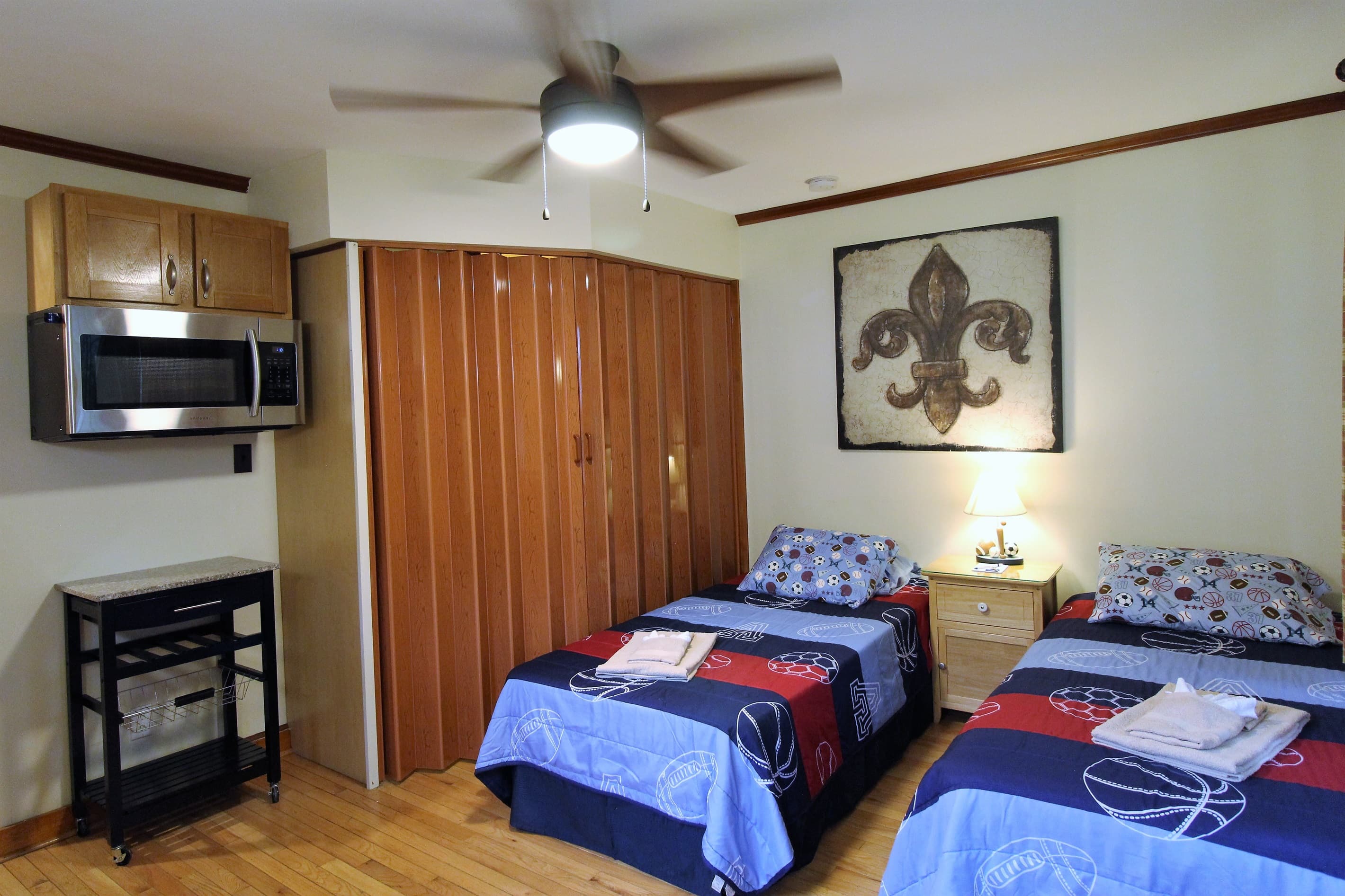 Bedroom #5 with two twin beds