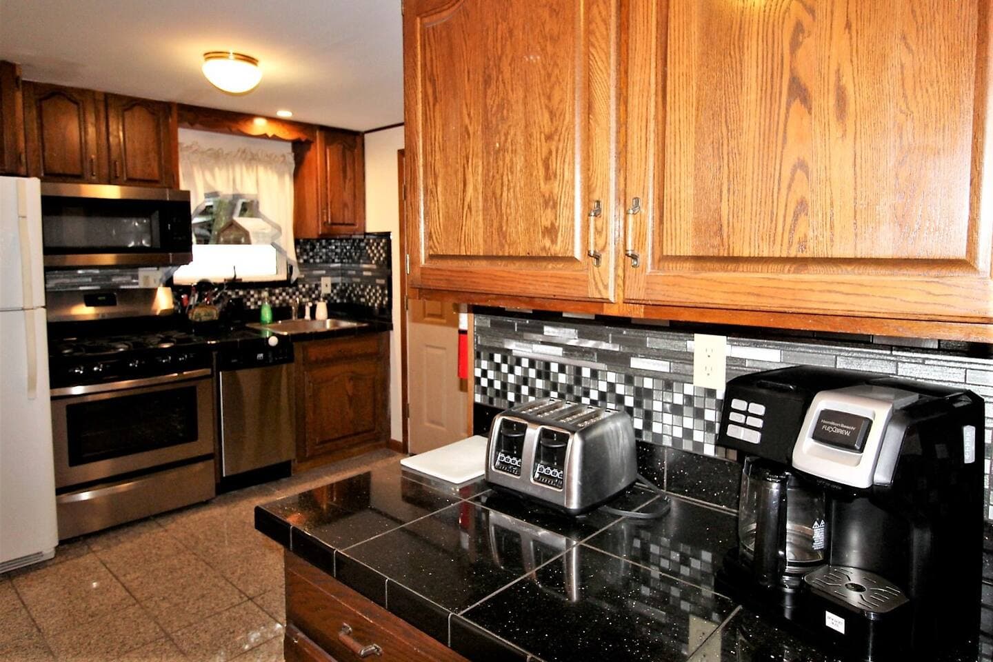 Kitchen breakfast bar area with toaster, and combo coffee pot/K-cup brewer.  Make a cup for yourself anytime, or a whole pot for breakfast with the family.